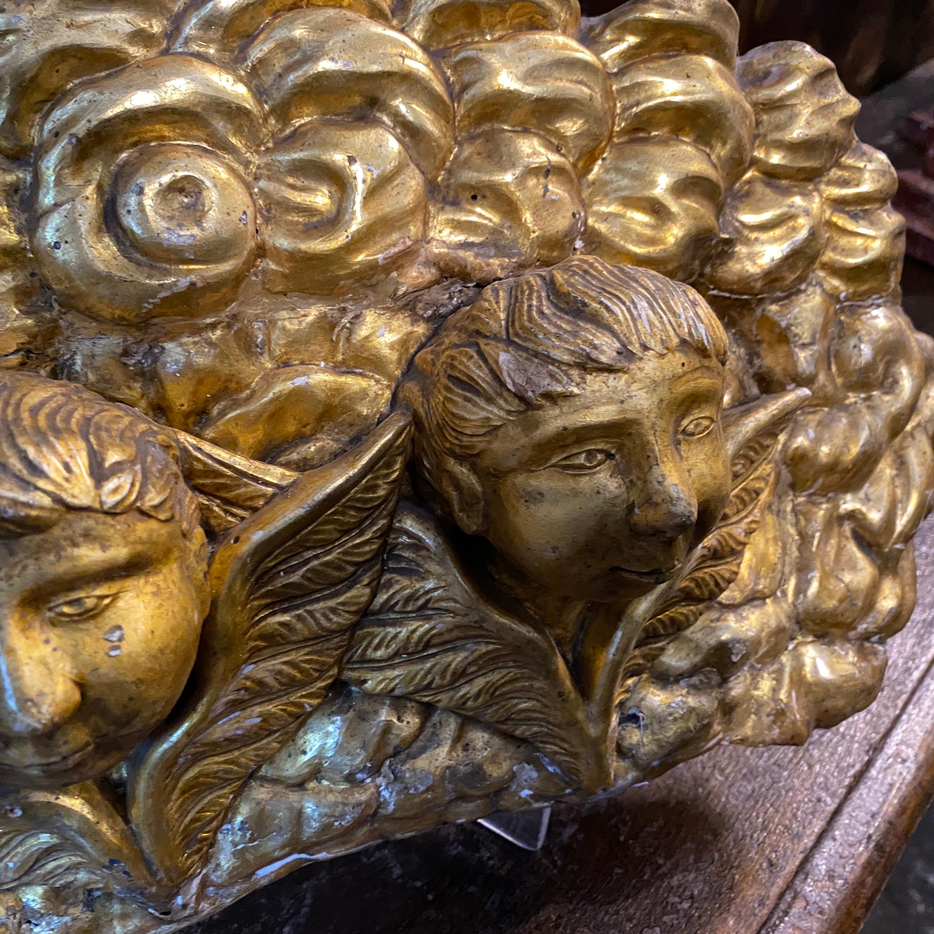 Louis XIV Antique Baroque Gilded Wood Italian Ornament Depicting Angels In Good Condition In Aci Castello, IT