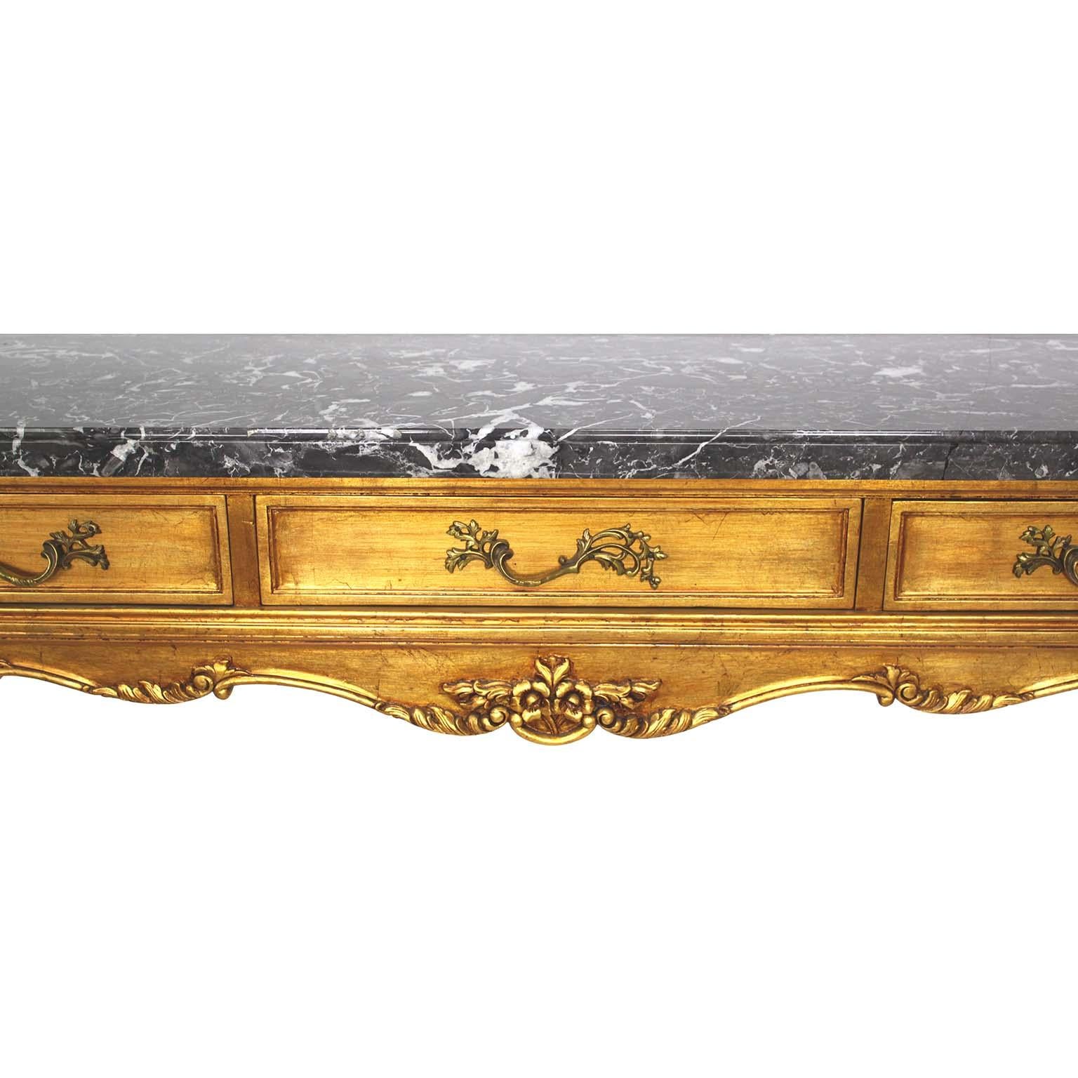 Luigi XV Console da parete intagliata in legno dorato in stile Luigi XIV-XV con piano in marmo in vendita