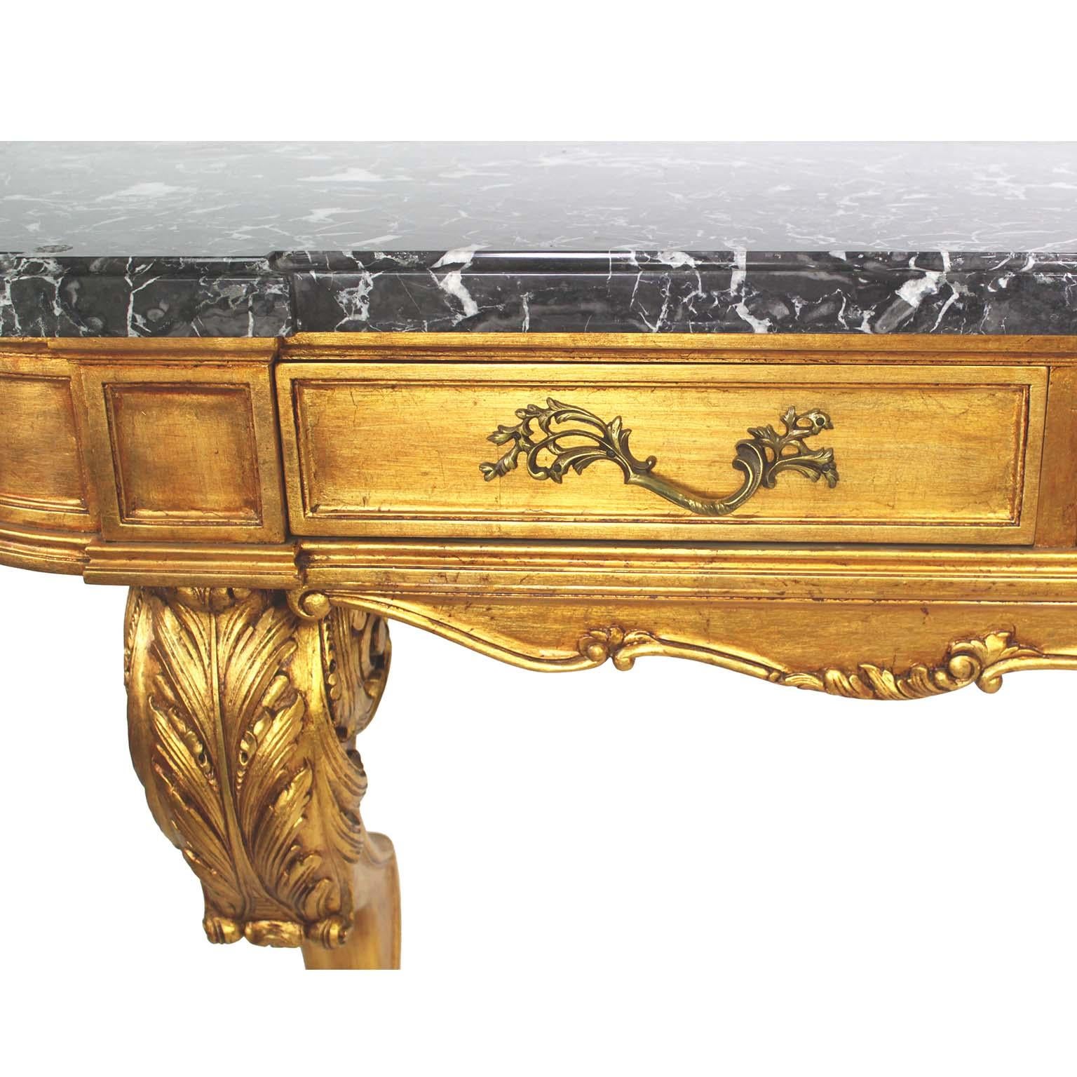 Dorato Console da parete intagliata in legno dorato in stile Luigi XIV-XV con piano in marmo in vendita
