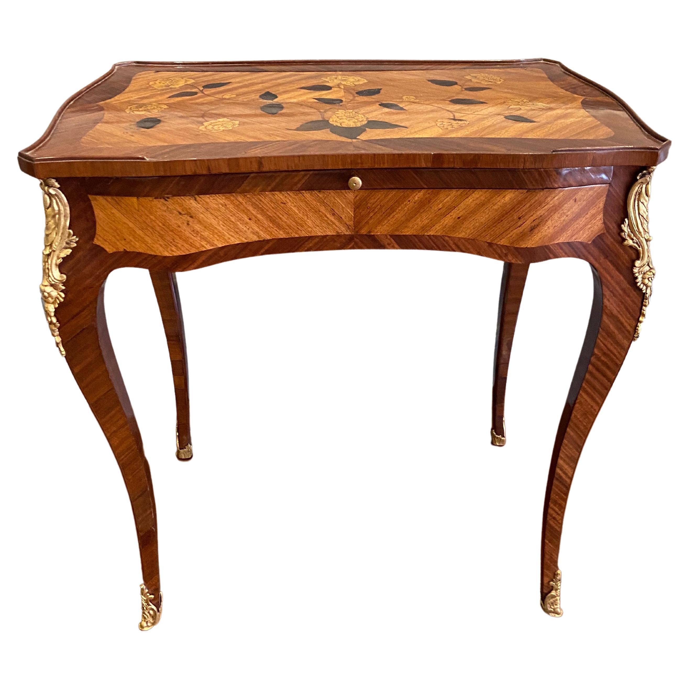 Table à écrire Louis XV en bois fruitier et marqueterie, milieu du XVIIIe siècle