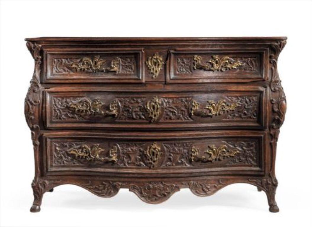 A Louis XV Oak Bombe Commode, 18th Century In Good Condition For Sale In Lincoln, GB
