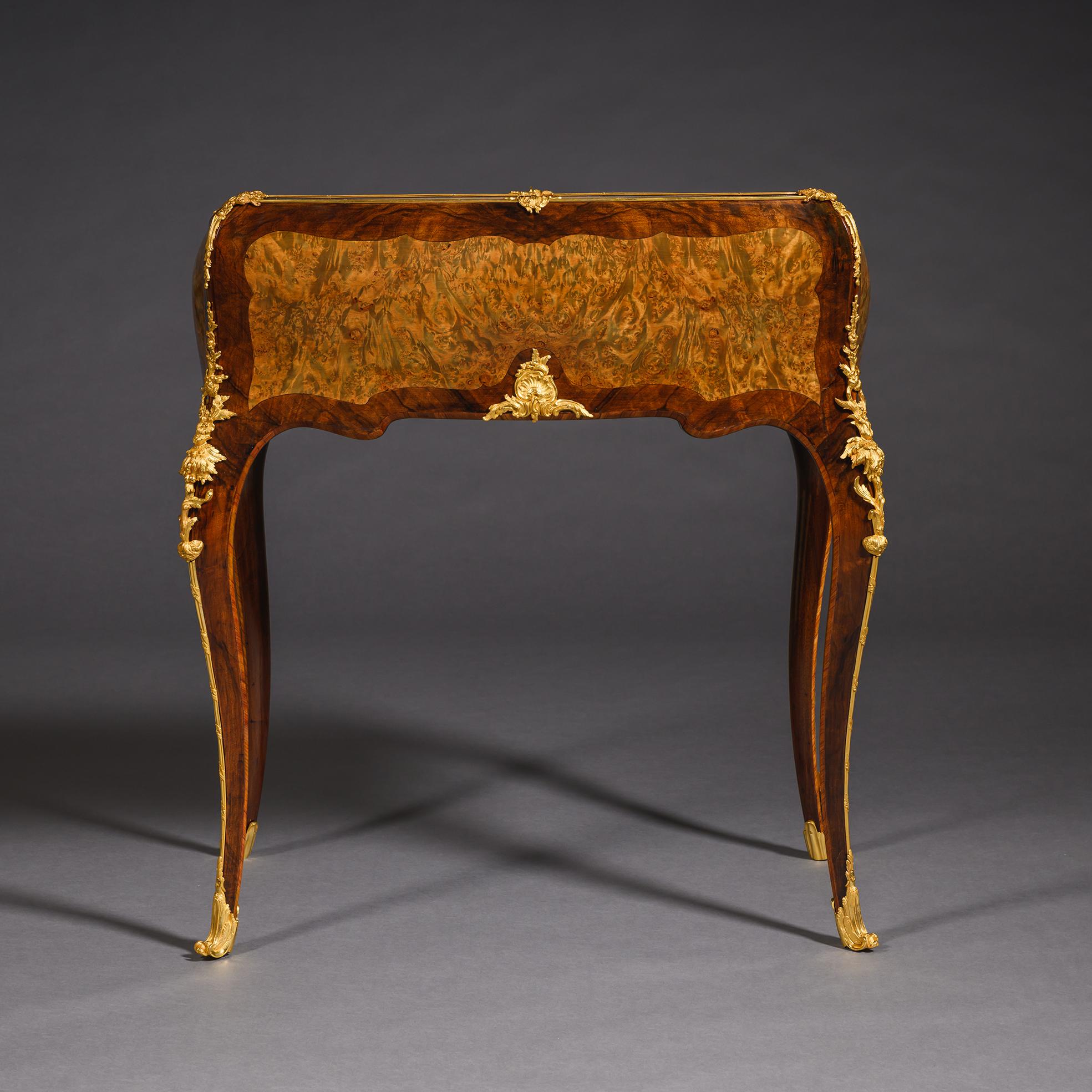 A Louis XV Style Bureau de Dame In Good Condition For Sale In Brighton, West Sussex