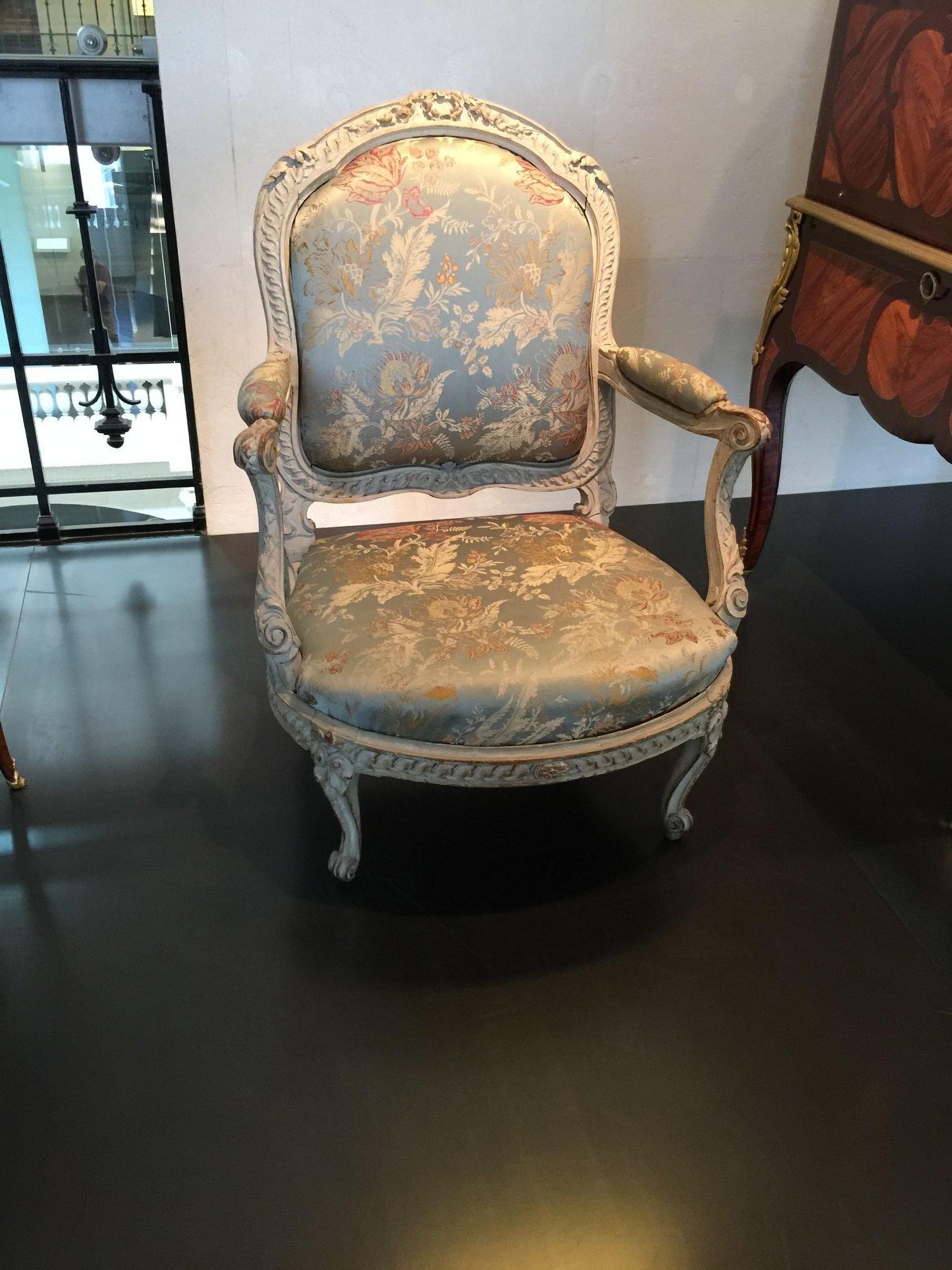 Fauteuil en bois doré sculpté de style Louis XV, XIXe siècle en vente 4