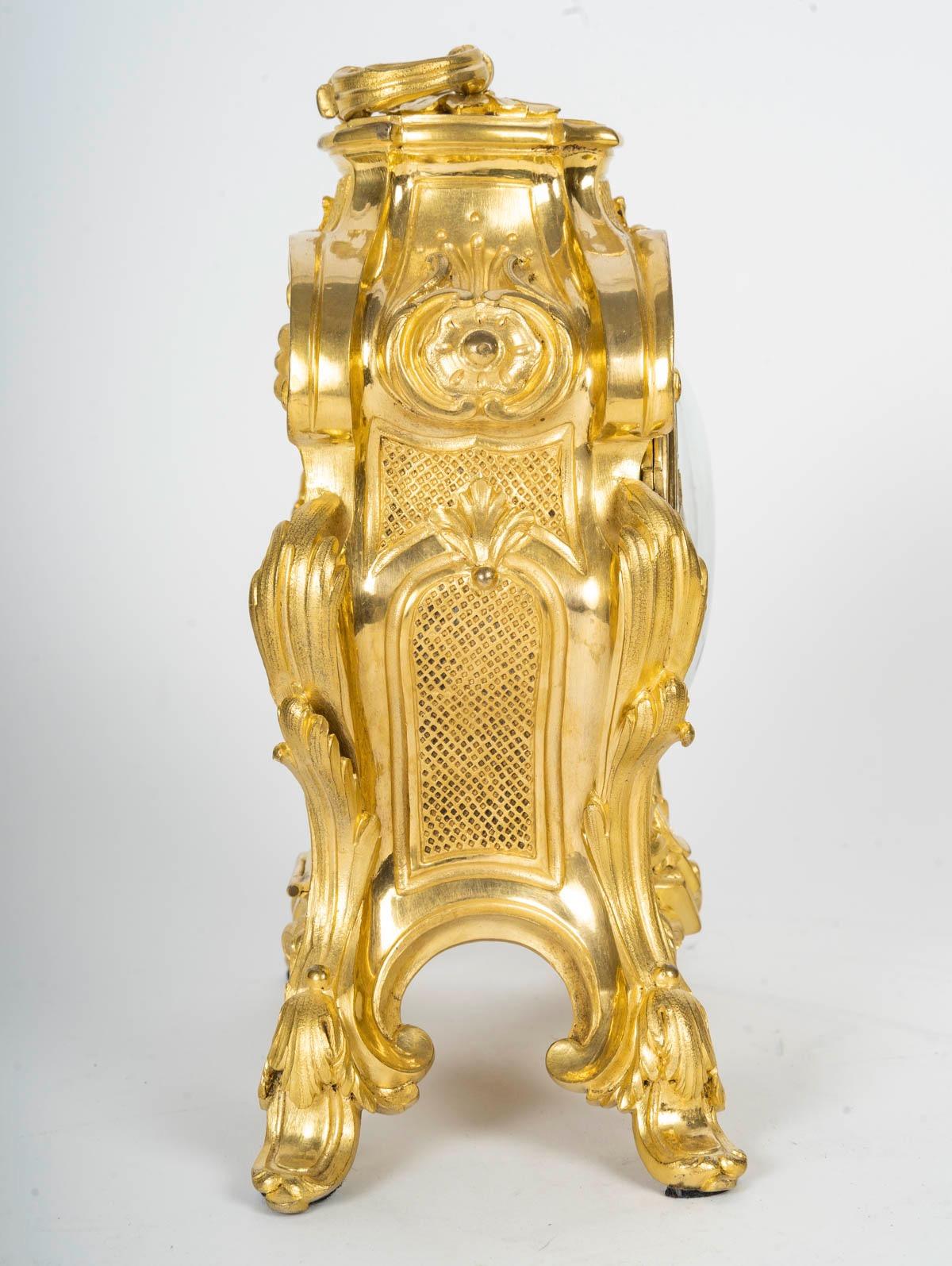 Reloj de sobremesa viajero de estilo Luis XV circa 1875 en Bueno estado para la venta en Saint-Ouen, FR