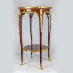 Table d'appoint de style Louis XV:: en acajou et marbre:: montée en bronze doré