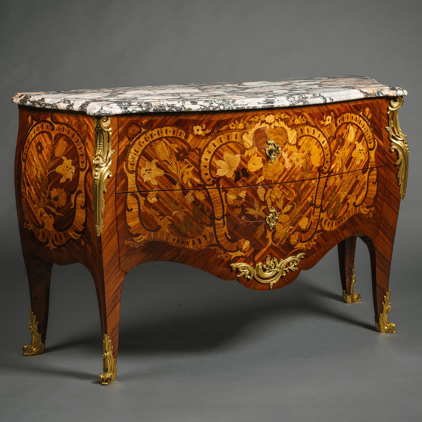 Français Commode de style Louis XV montée en marqueterie de bronze doré, par Paul Sormani en vente