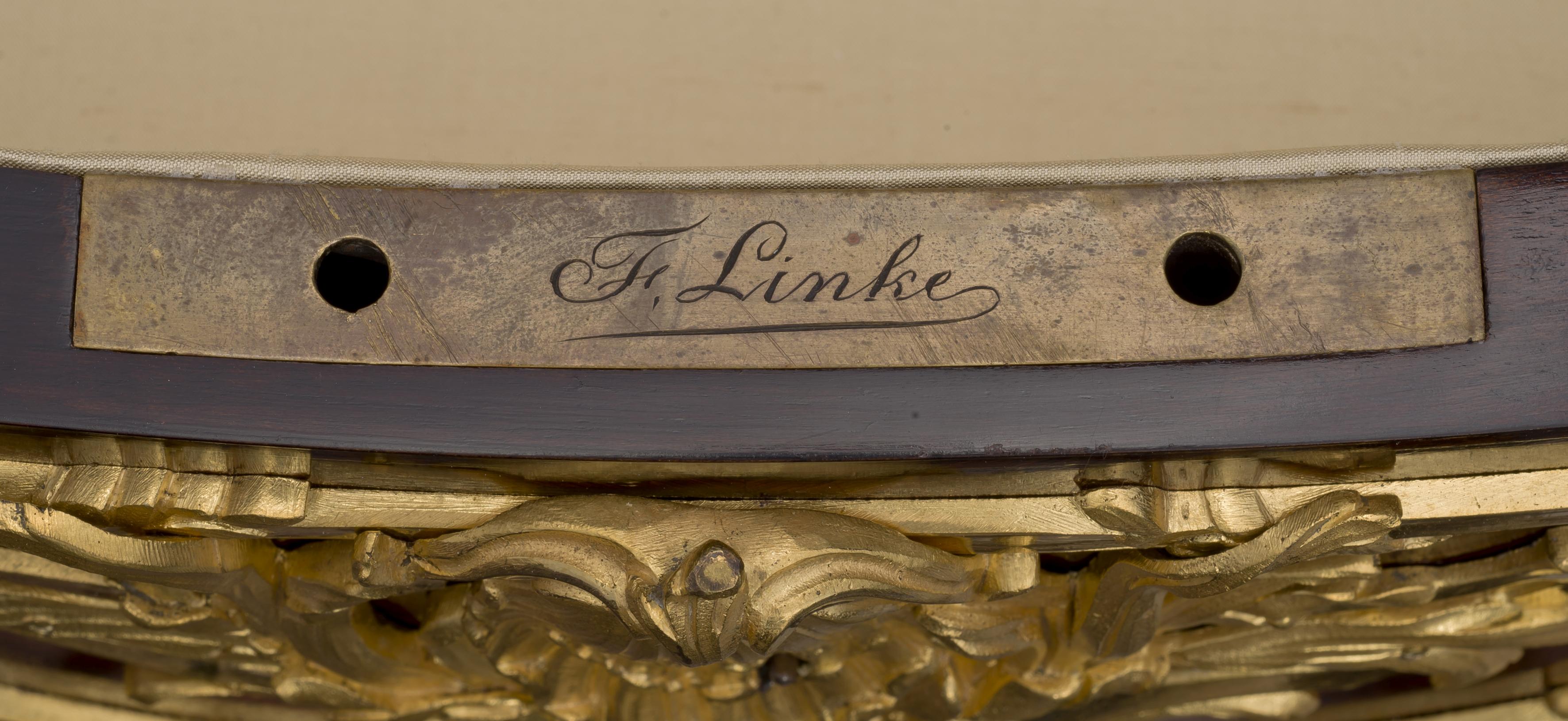 Louis XV Style Gilt-Bronze Mounted Table Vitrine by François Linke, circa 1900 For Sale 1