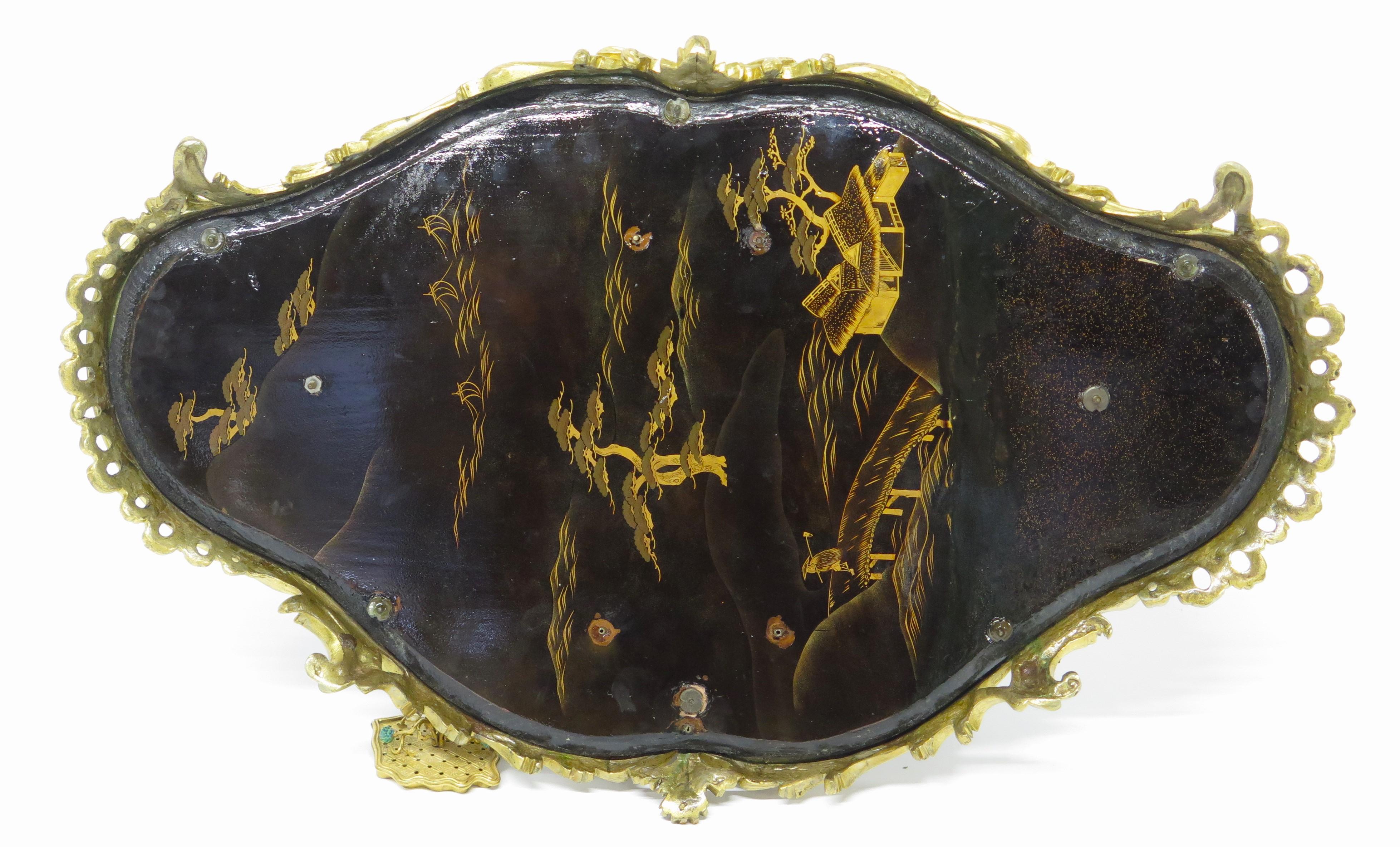 A Louis XV-Style Lacquer, Porcelain and Gilt Bronze-Mounted Encrier For Sale 4