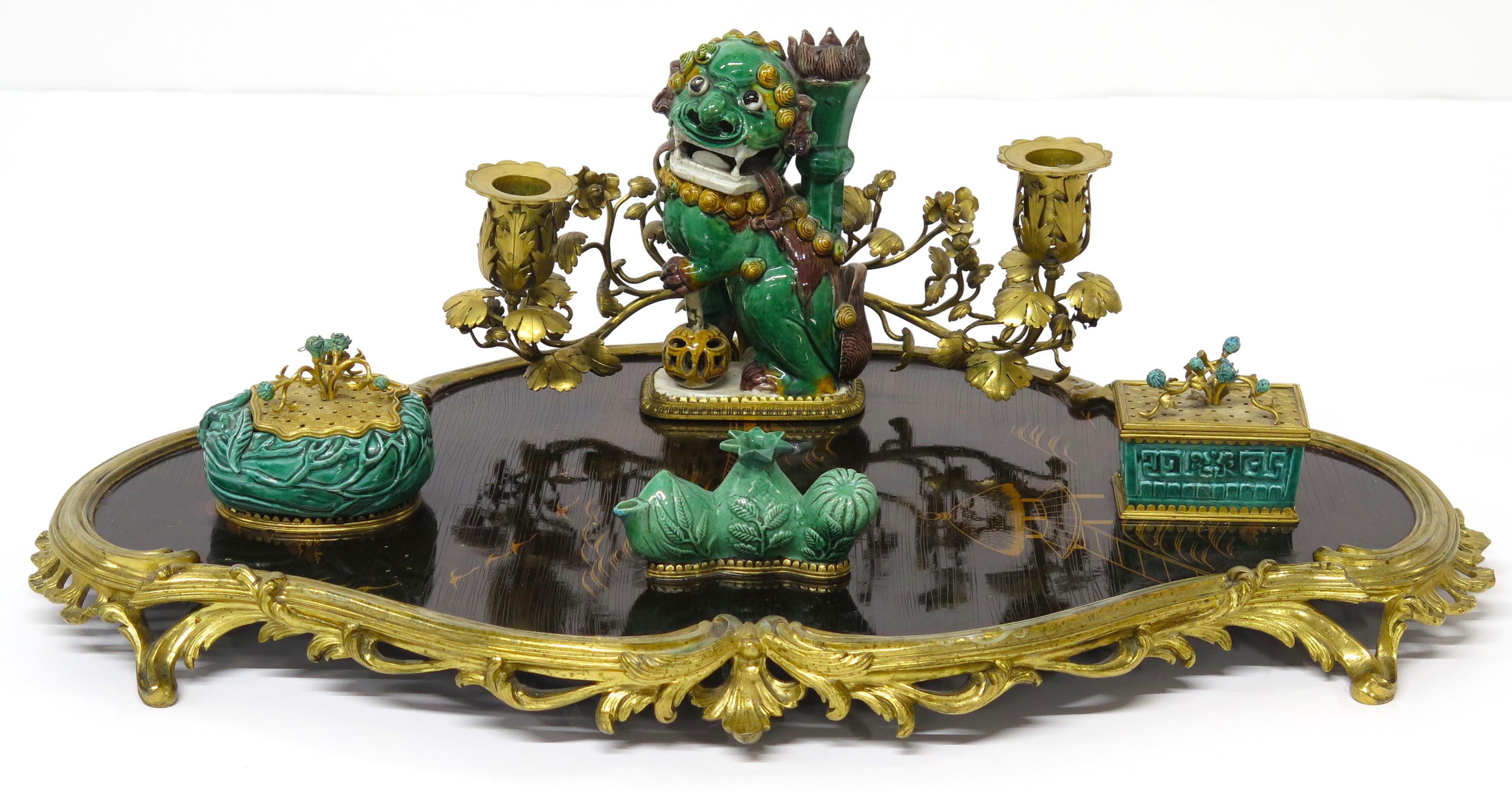 A Louis XV-Style Lacquer, Porcelain and Gilt Bronze-Mounted Encrier For Sale 7