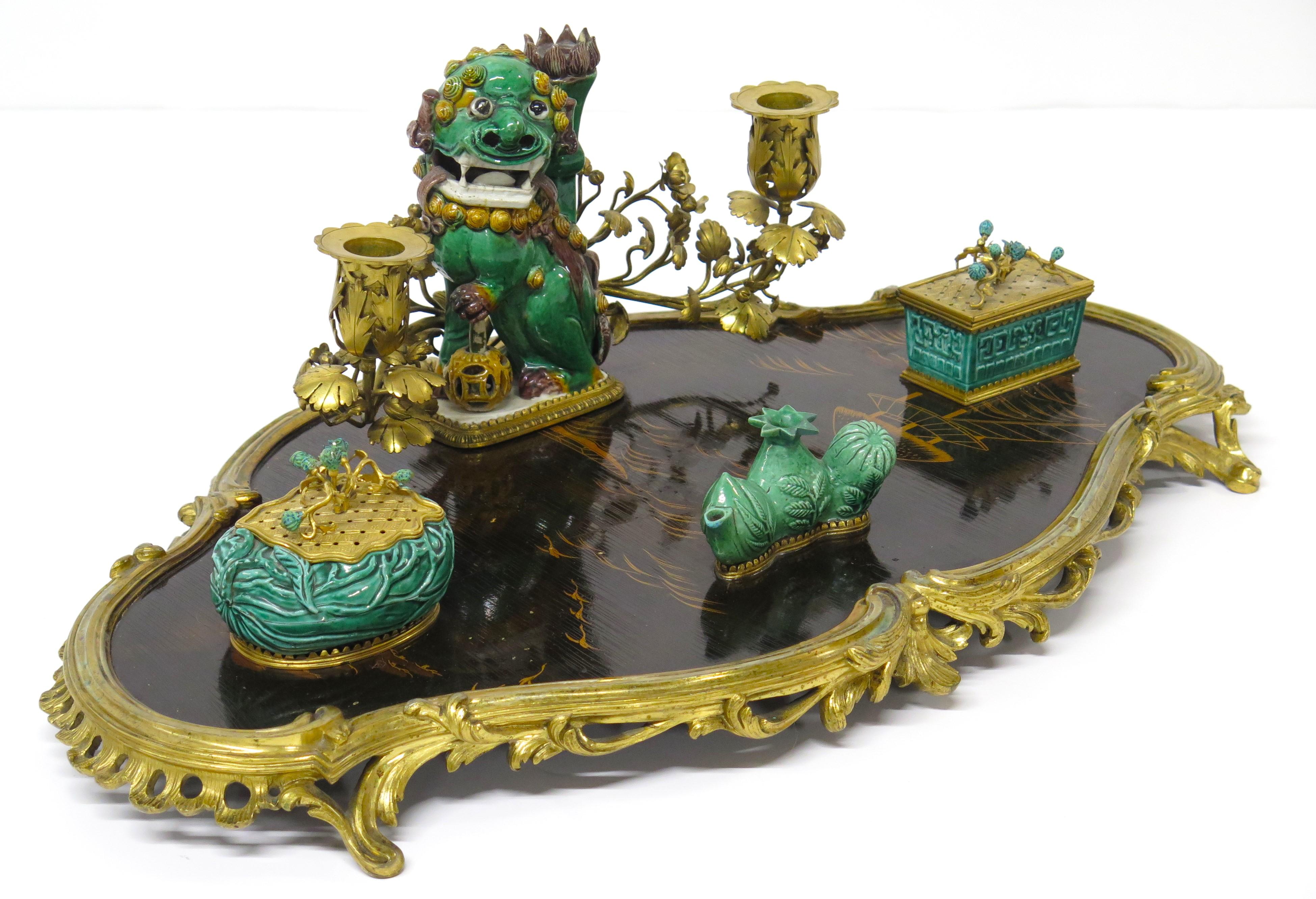 a Louis XV-style lacquer, porcelain and gilt bronze-mounted encrier (inkwell / inkstand), Chinese Kangxi porcelain, French lacquer and gilt bronze mounts, France, 19th century