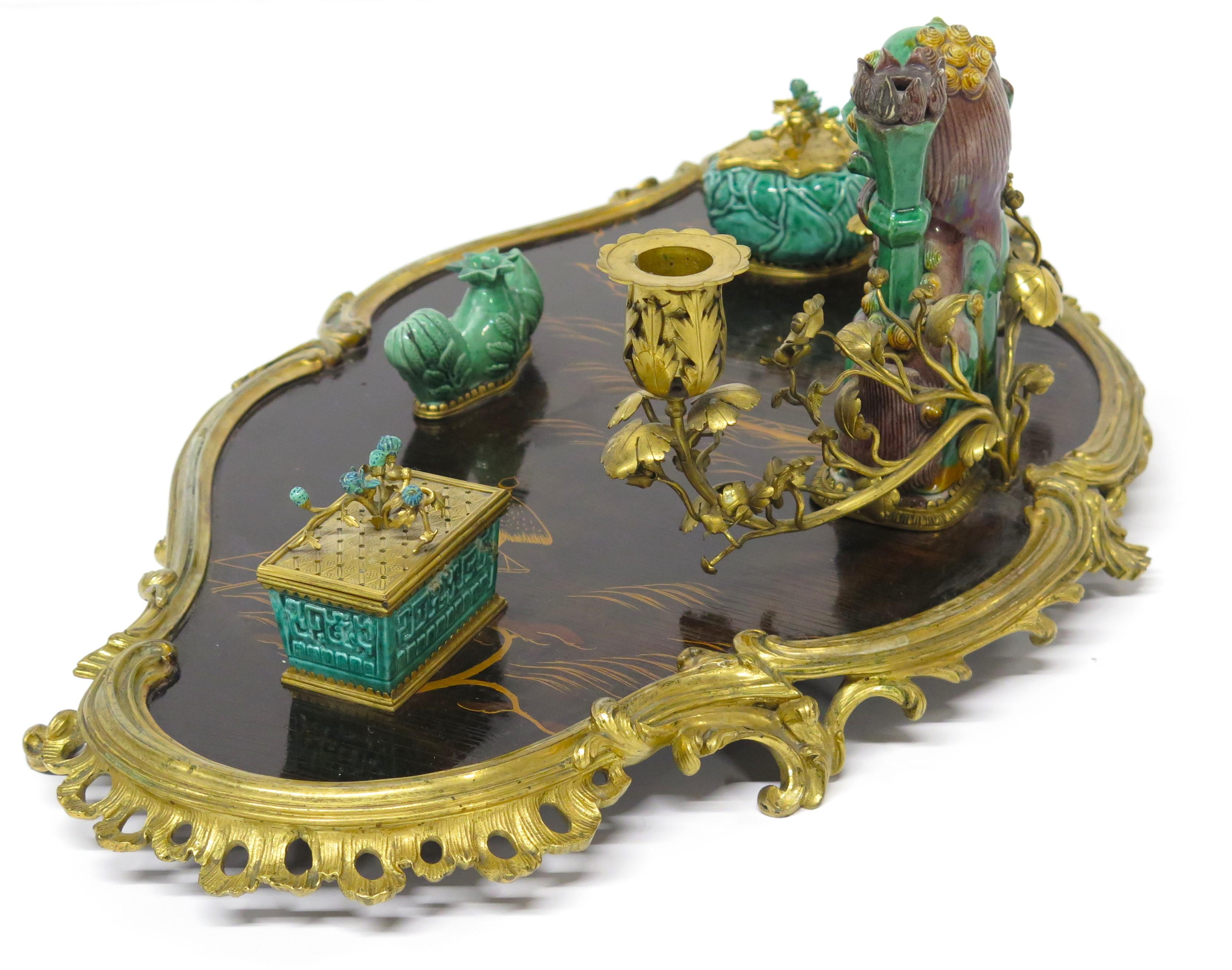 A Louis XV-Style Lacquer, Porcelain and Gilt Bronze-Mounted Encrier In Good Condition For Sale In Dallas, TX