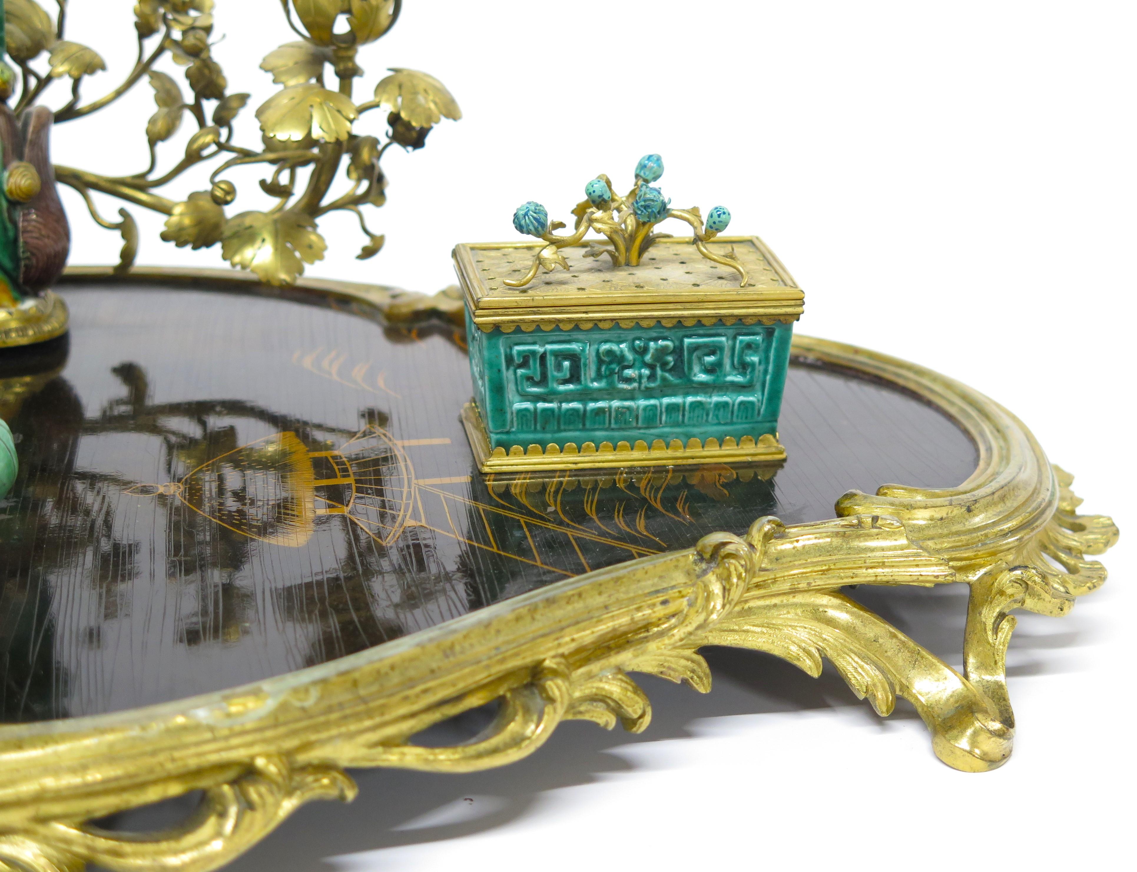 A Louis XV-Style Lacquer, Porcelain and Gilt Bronze-Mounted Encrier For Sale 1