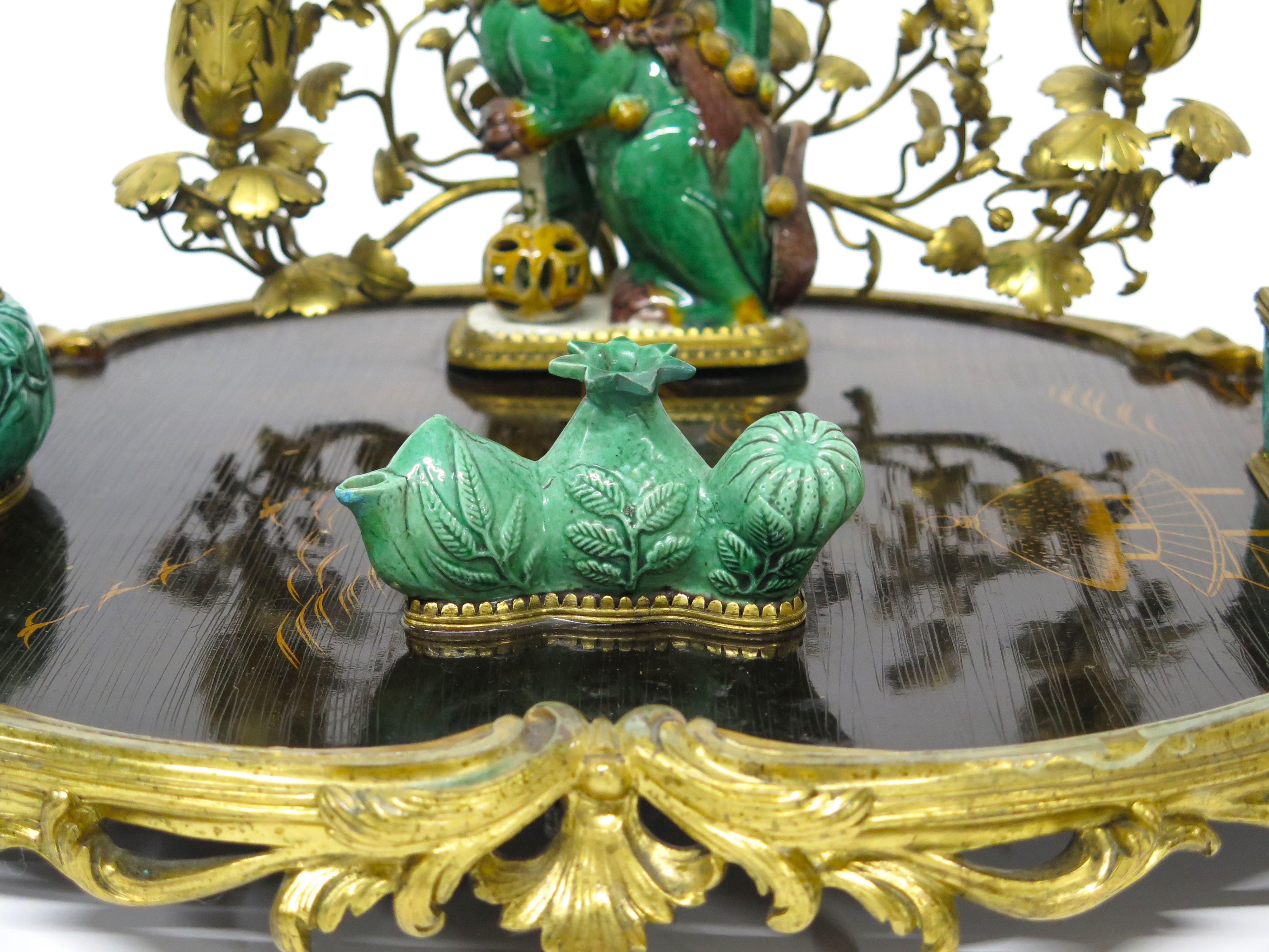 A Louis XV-Style Lacquer, Porcelain and Gilt Bronze-Mounted Encrier For Sale 3