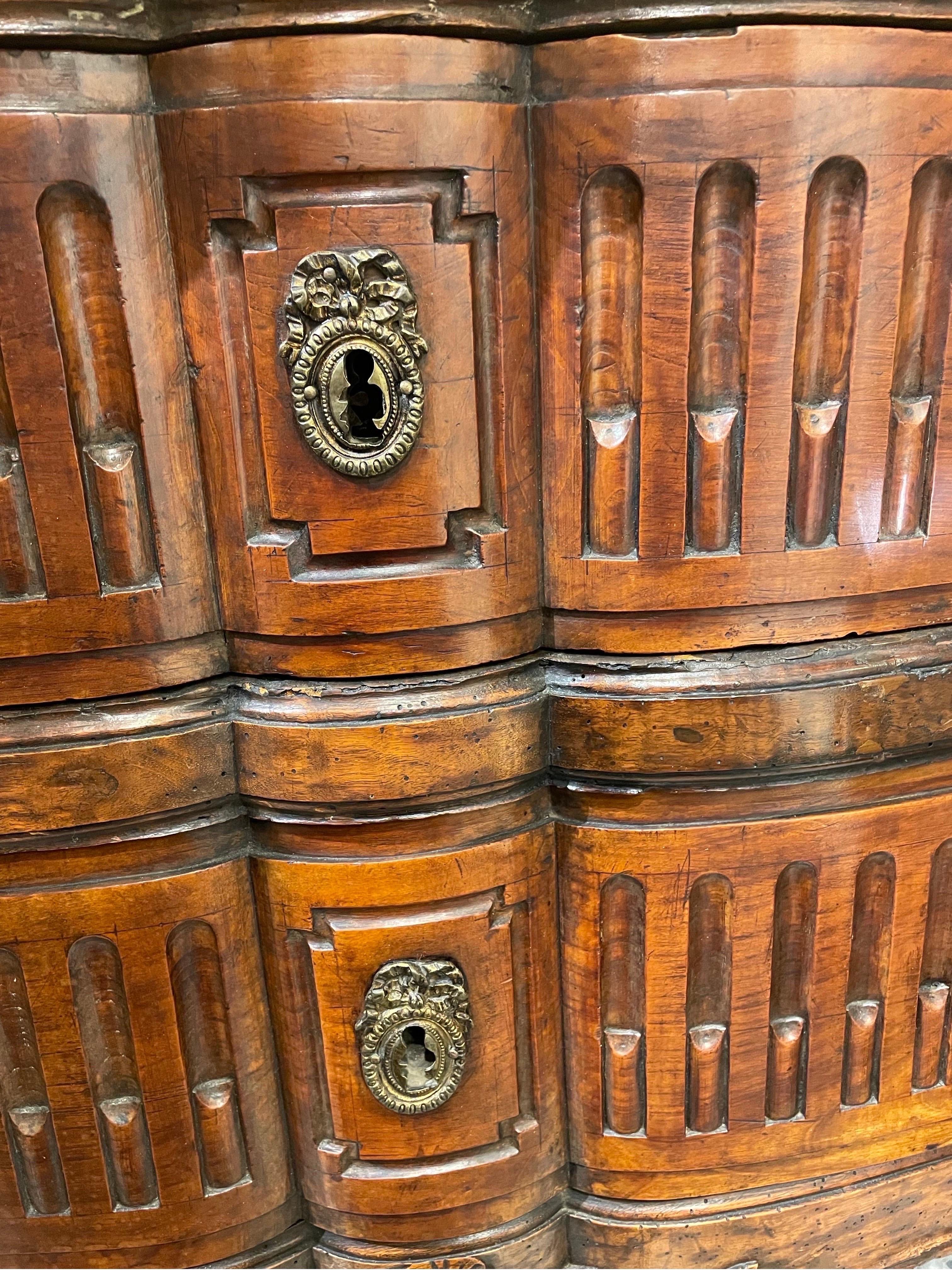 Commode con piano in marmo in stile Luigi XV, Francia, XIX secolo In condizioni buone in vendita a ARMADALE, VIC