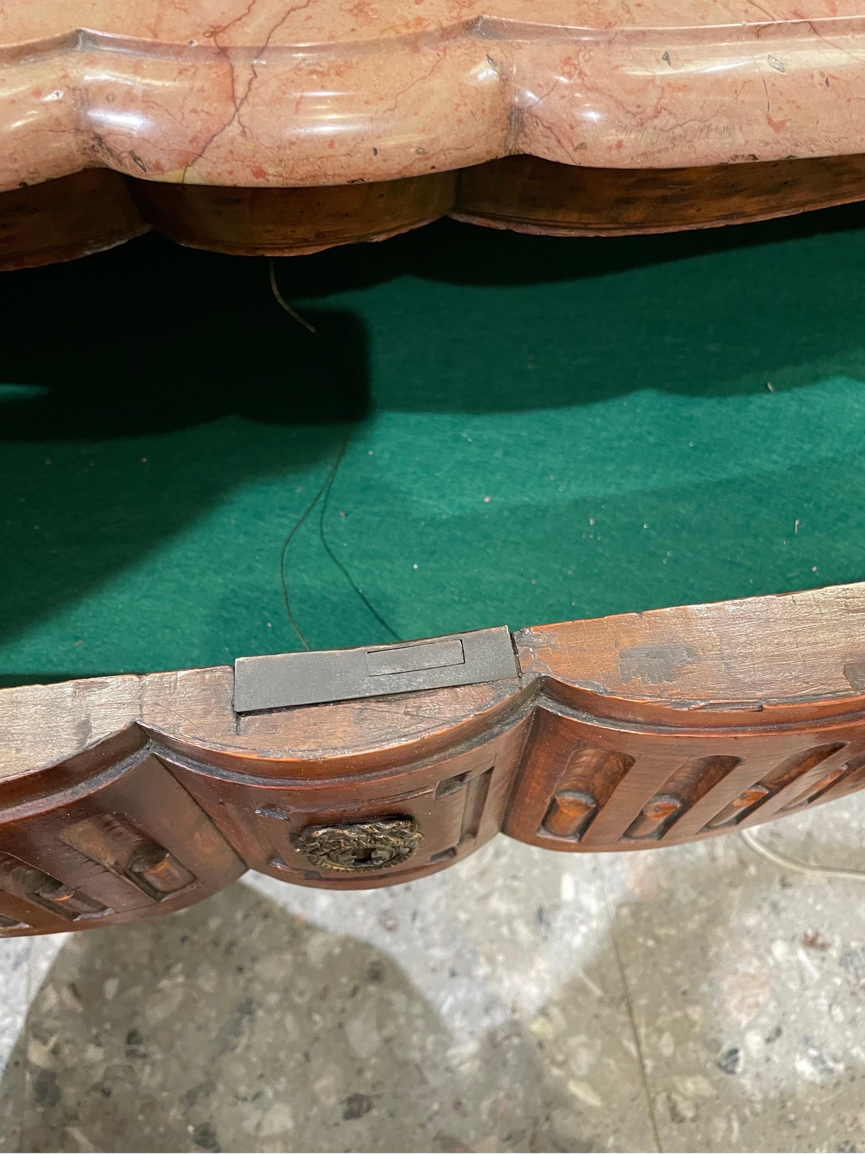 Commode con piano in marmo in stile Luigi XV, Francia, XIX secolo in vendita 1