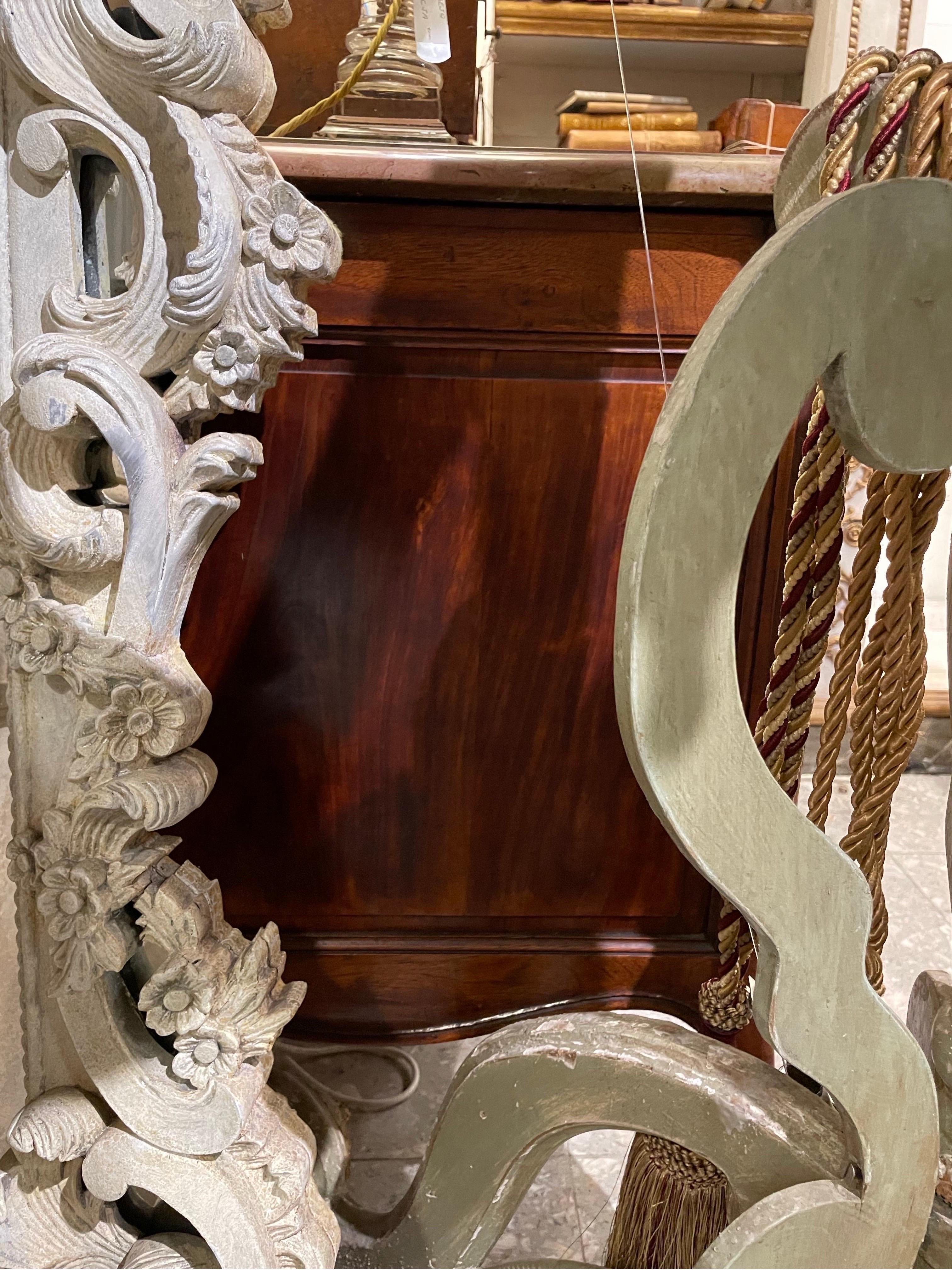 Commode con piano in marmo in stile Luigi XV, Francia, XIX secolo in vendita 2