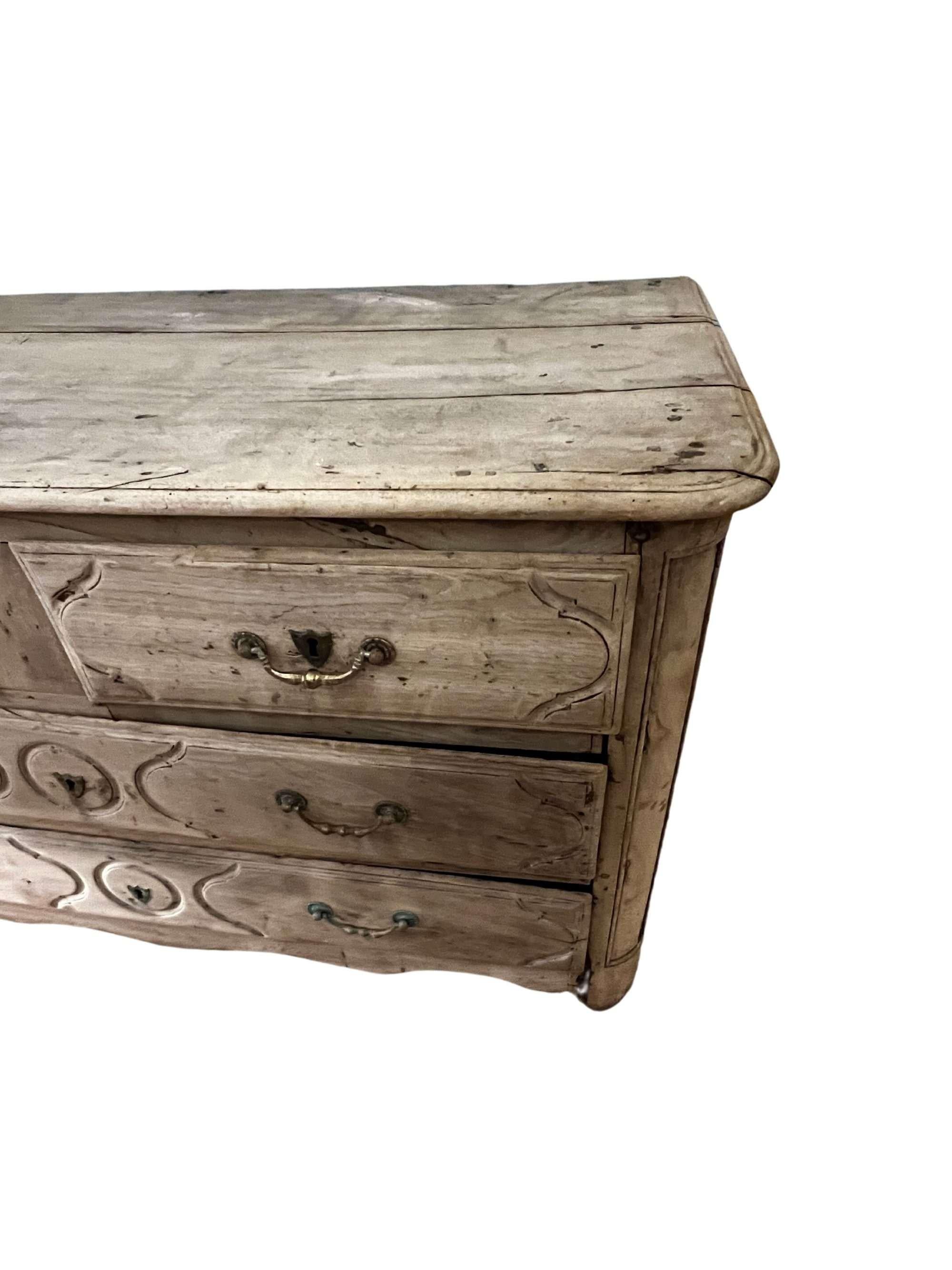 Francese Una commode in Oak in stile Luigi XV in vendita