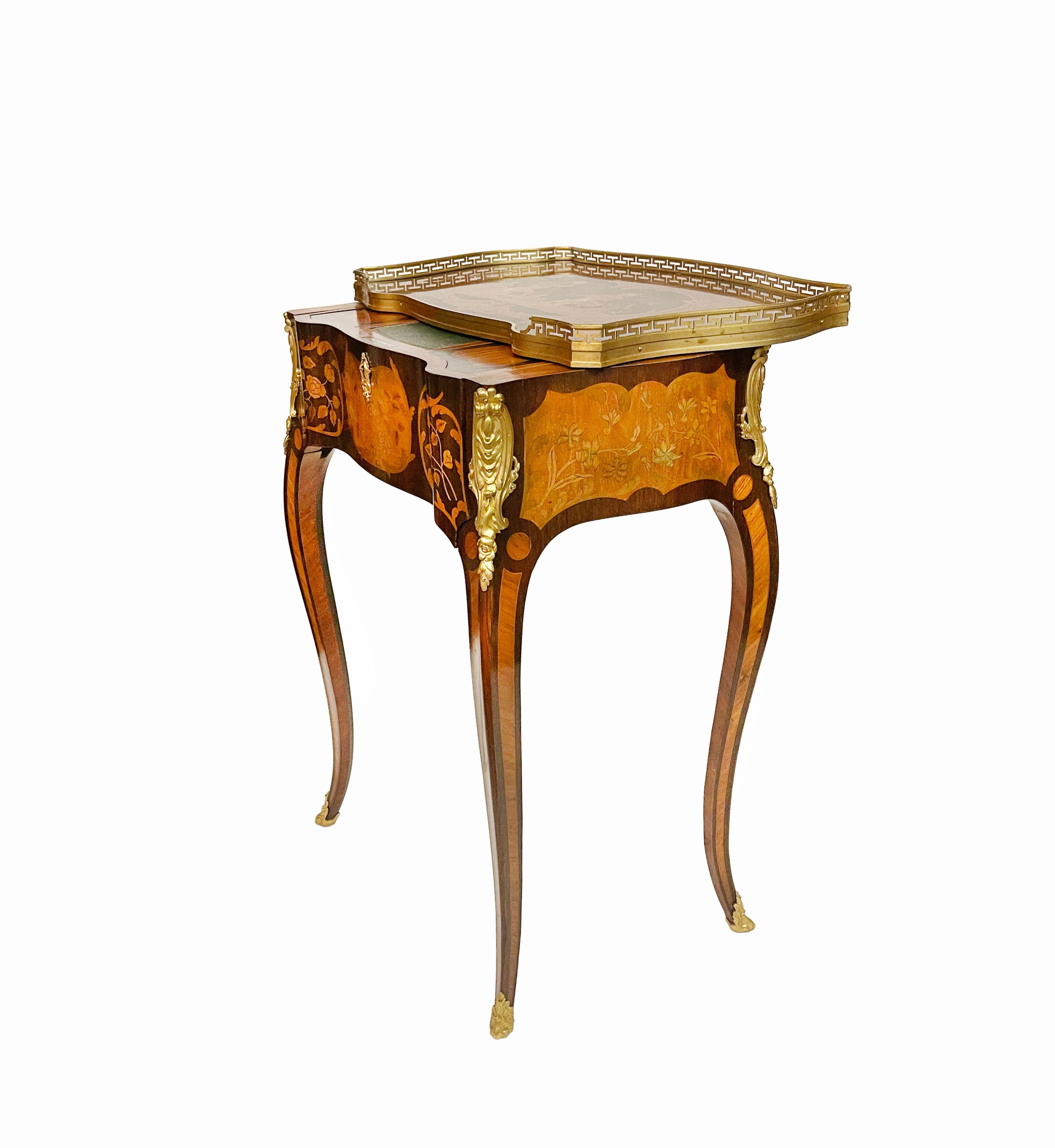 Schreibtisch im Stil von Louis XV. mit Goldbronzebeschlägen von Beurdeley, Frankreich, um 1880 im Angebot 2
