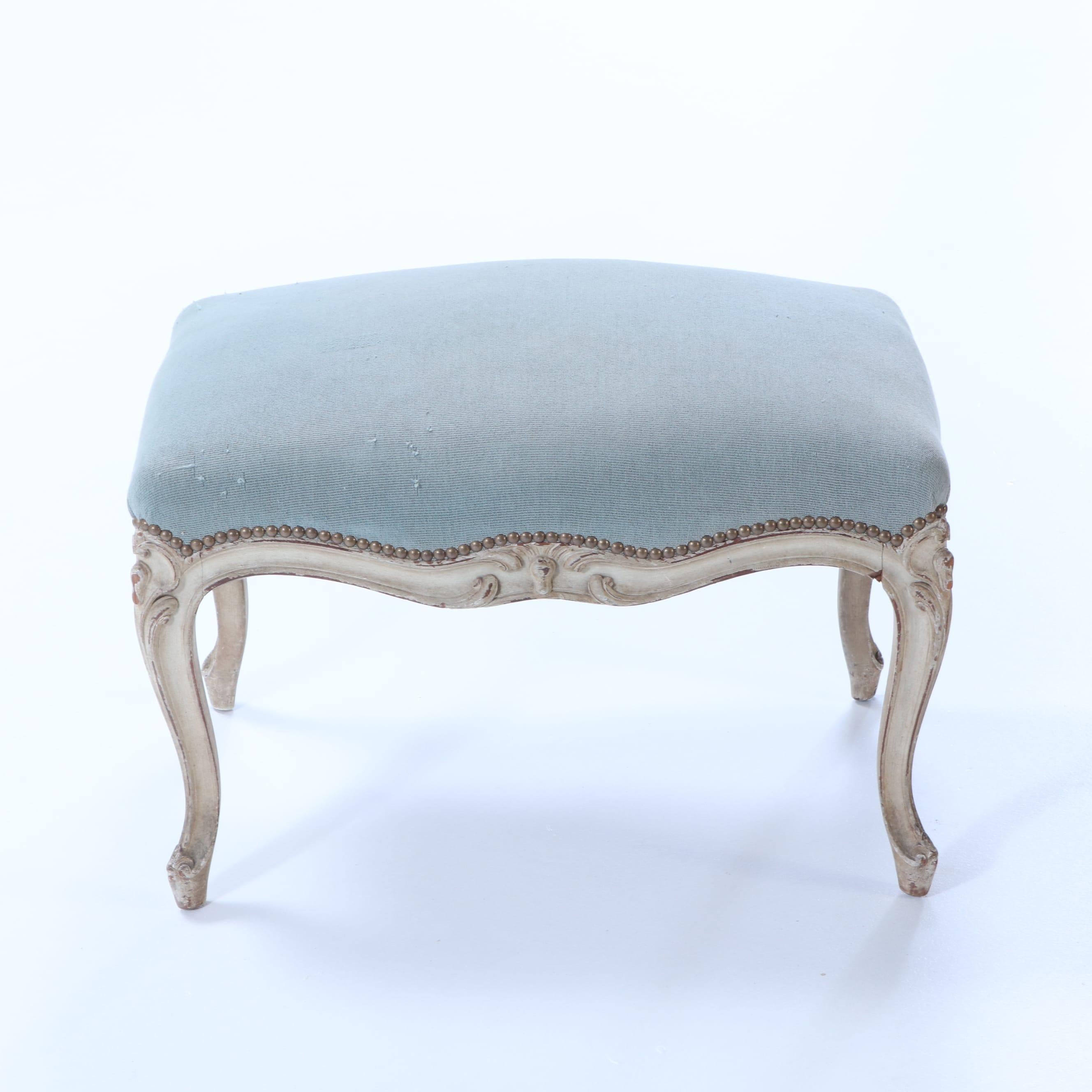 A Louis XV style painted and carved upholstered foot stool C 1920. In Good Condition For Sale In Philadelphia, PA