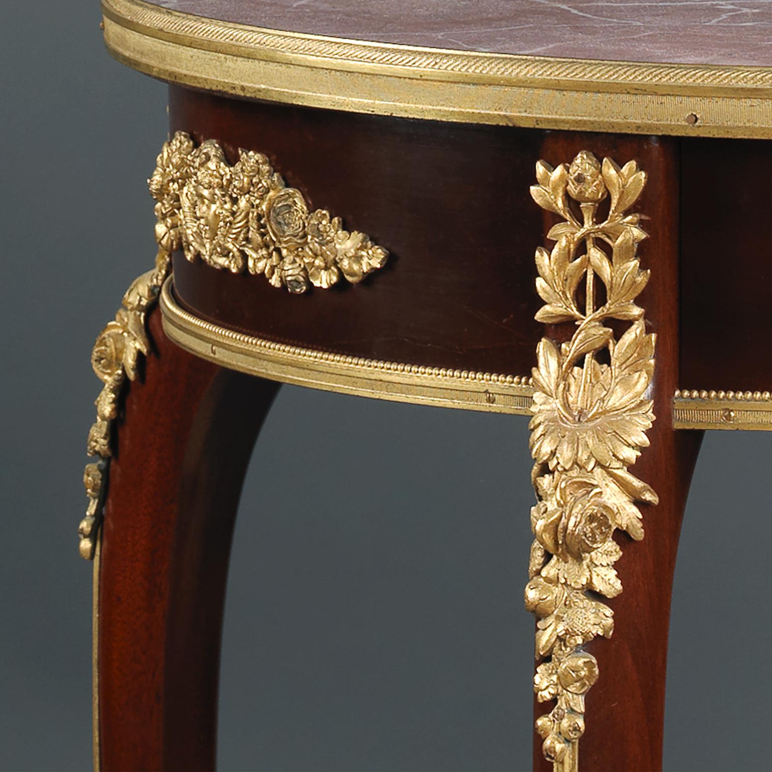 Tisch im Stil von Louis XV, François Linke zugeschrieben, um 1880 (Louis XV.) im Angebot