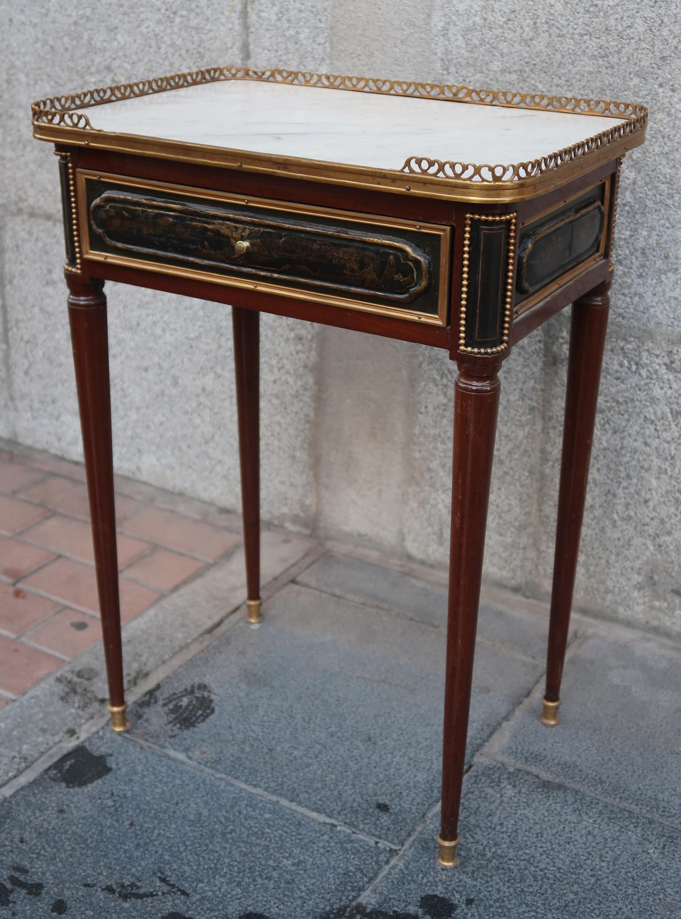 Louis XVI Mahogany, Bronze and Marble Signed Table, France, 18th Century In Good Condition For Sale In Madrid, ES