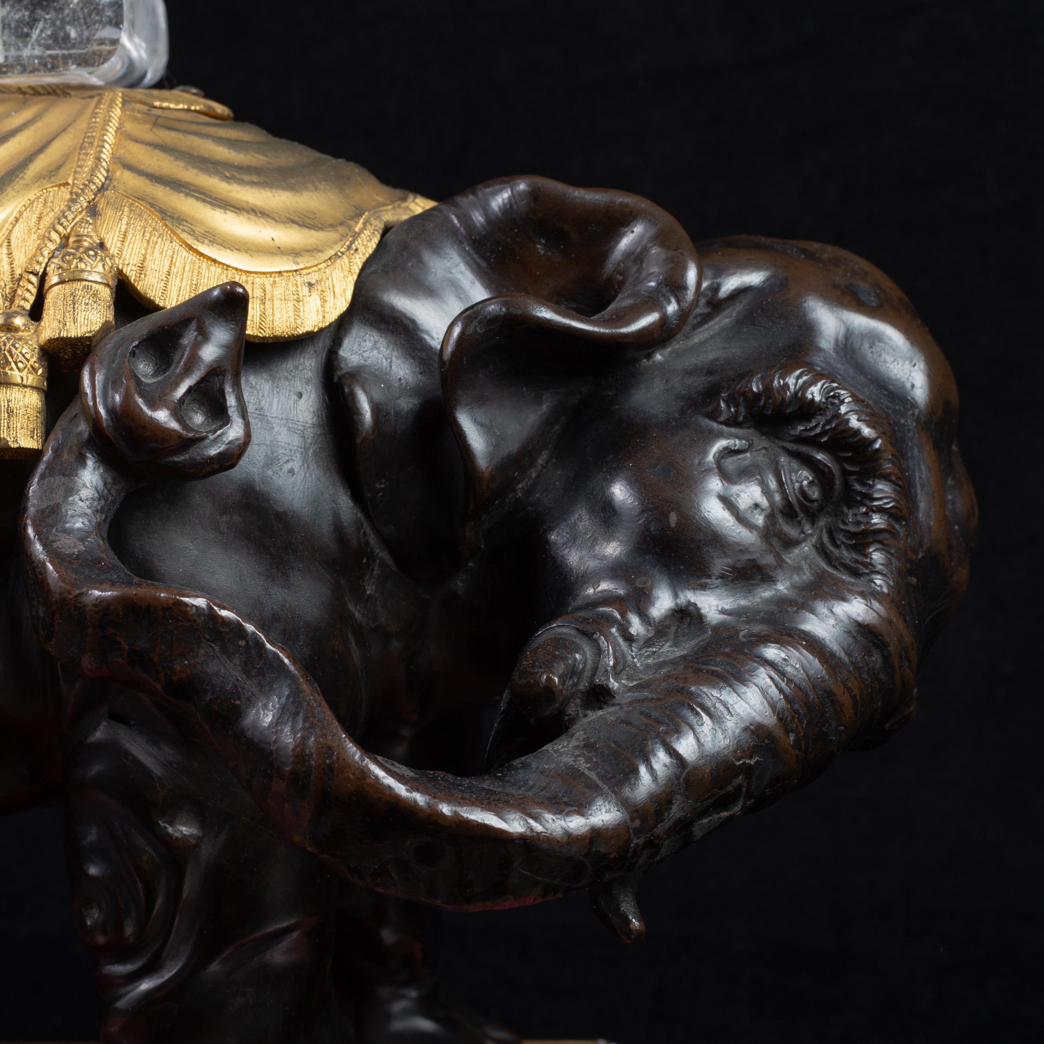 Elefante in bronzo stile Luigi XVI con obelisco in cristallo di rocca su base in rodonite in vendita 4