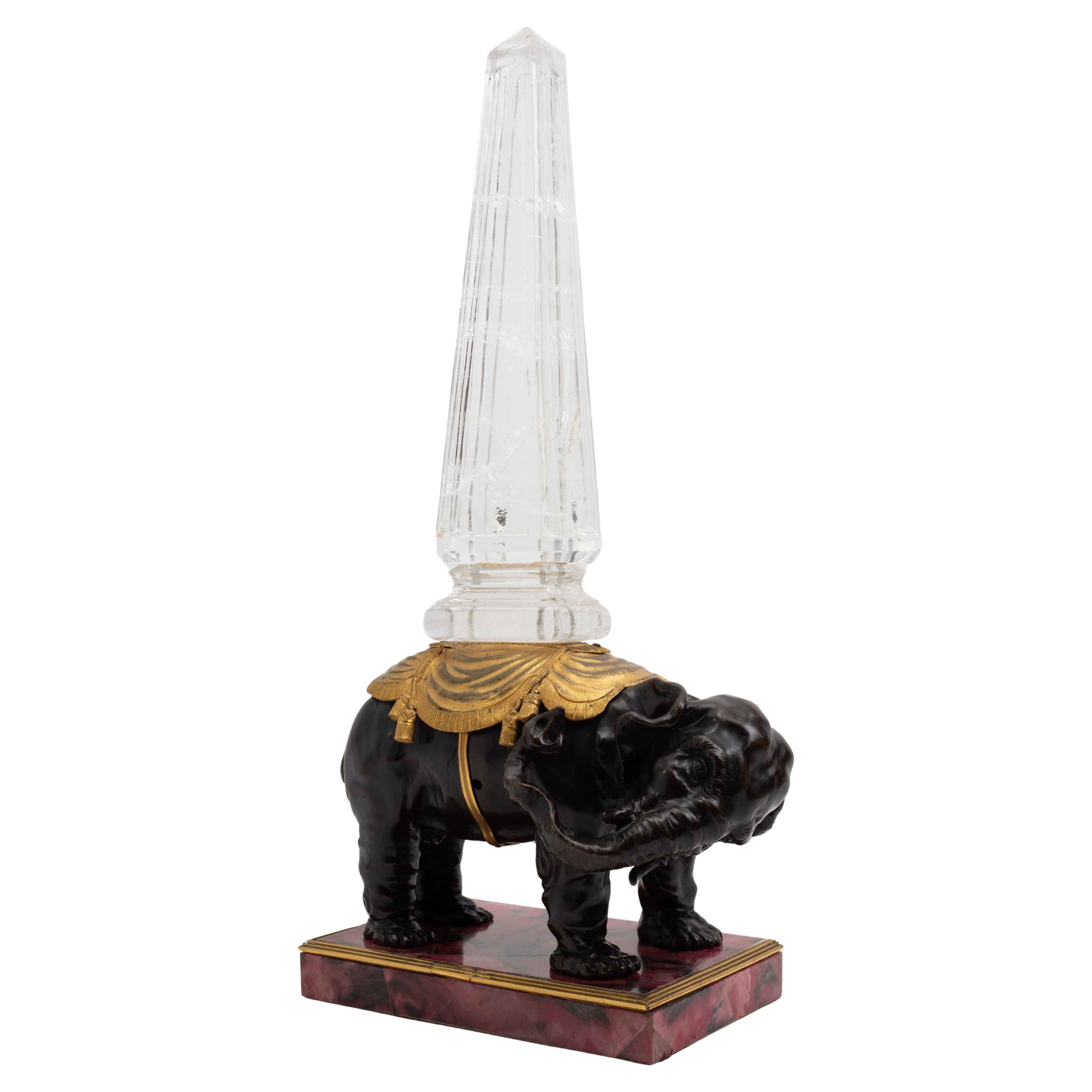 Elefante in bronzo stile Luigi XVI con obelisco in cristallo di rocca su base in rodonite in vendita