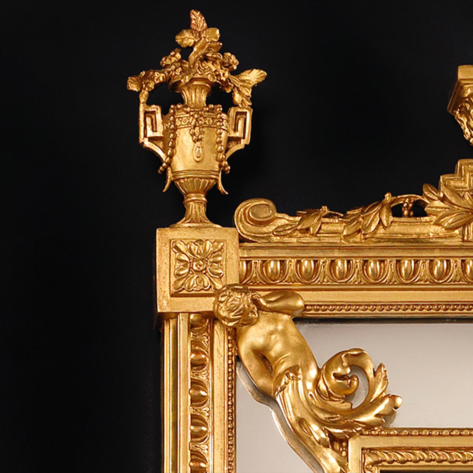 Français Miroir avec cadre marginal de style Louis XVI en bois doré sculpté et composition, vers 1890 en vente