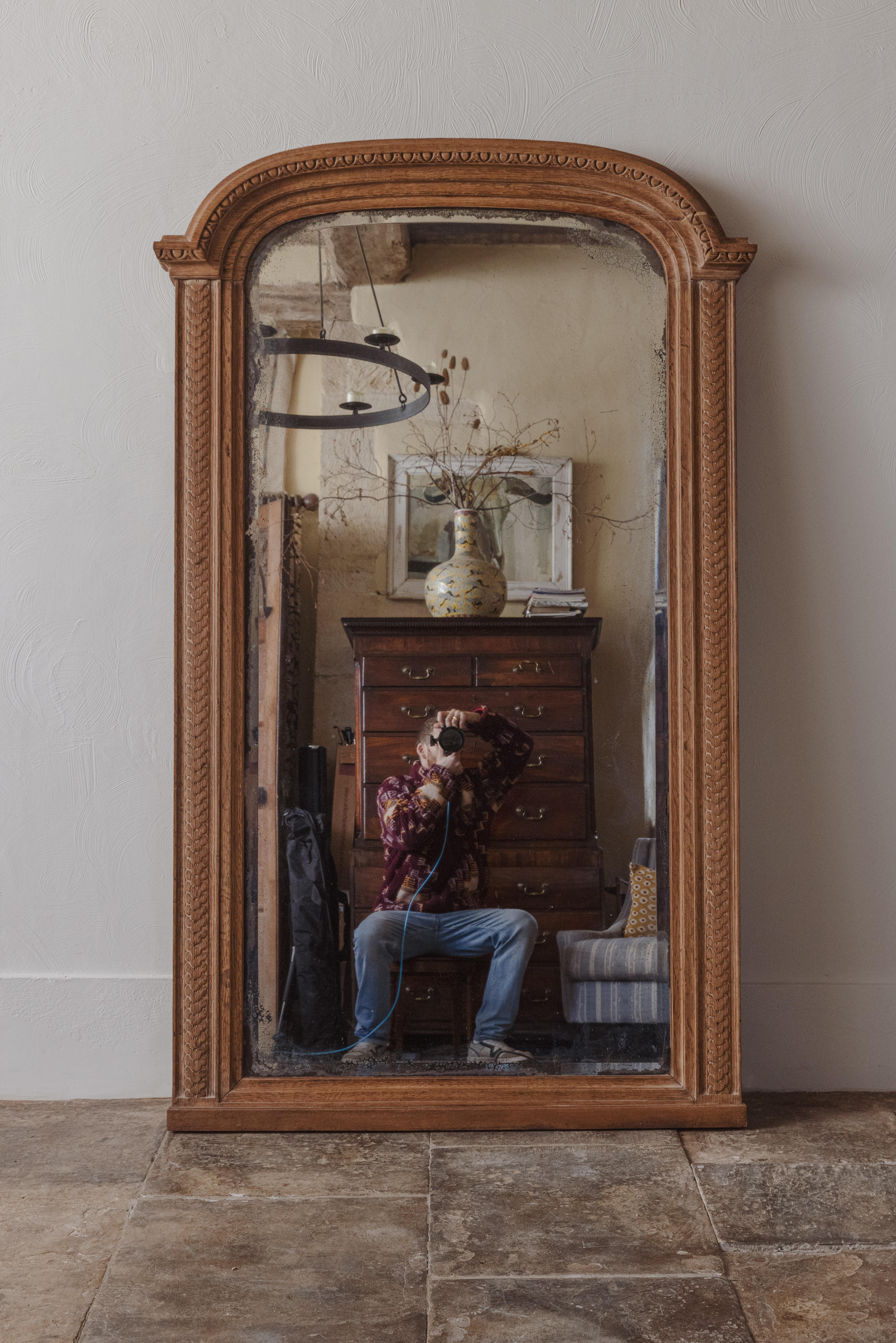 Francese Specchio da molo in Oak intagliato in stile Luigi XVI in vendita