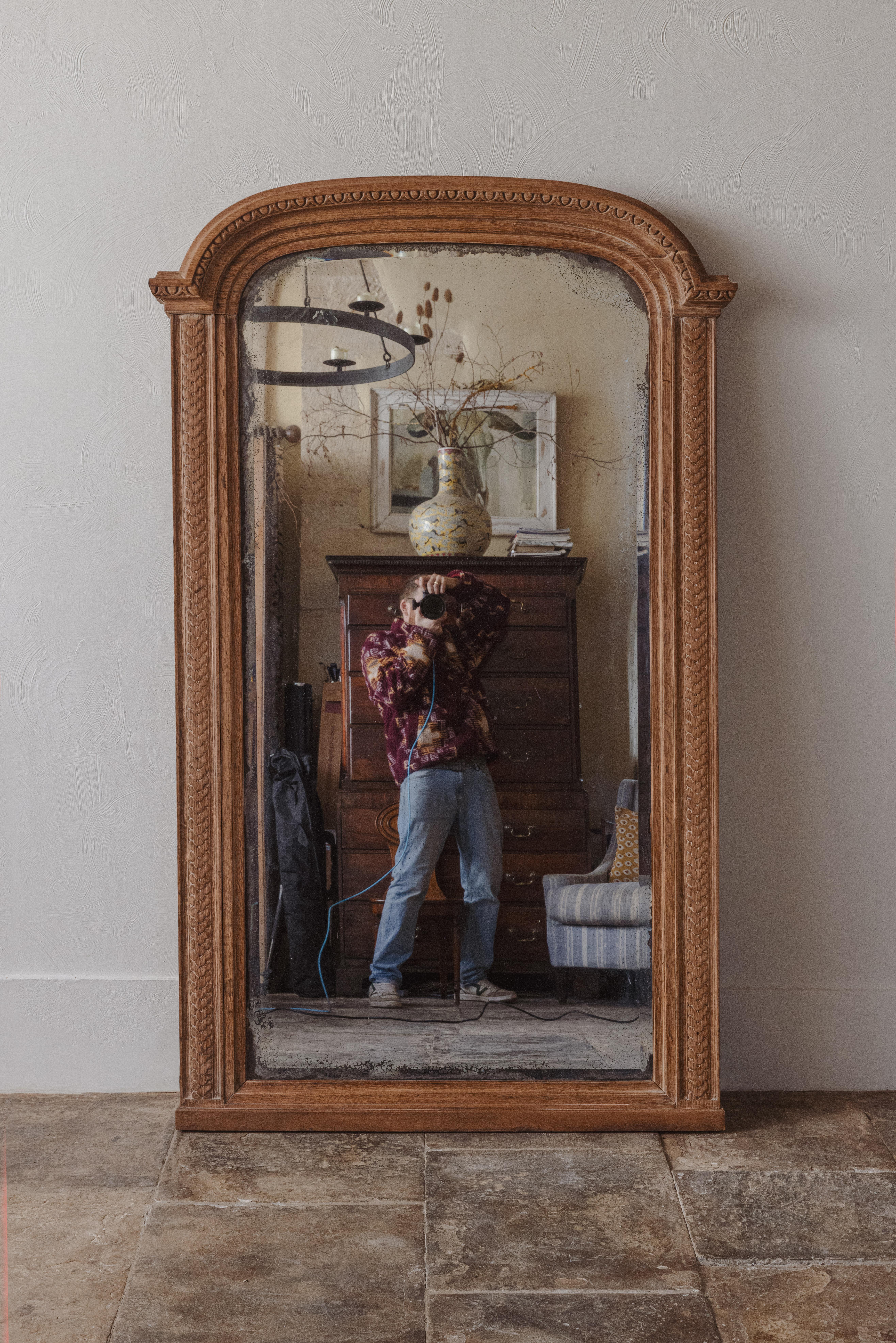 XIX secolo Specchio da molo in Oak intagliato in stile Luigi XVI in vendita