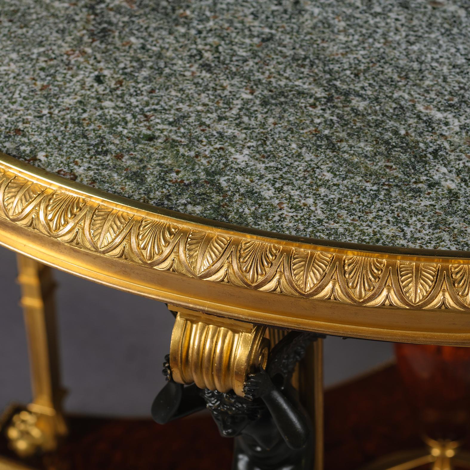 Français Table centrale de style Louis XVI d'après le modèle de Fontainebleau en vente