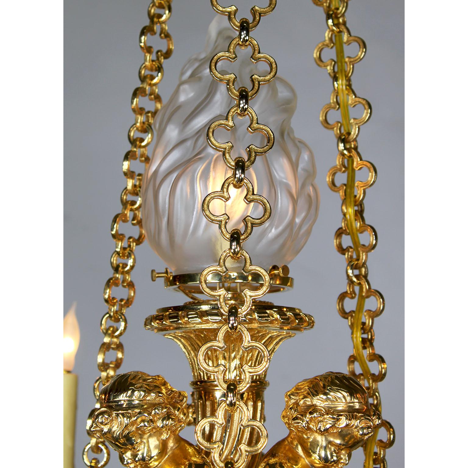 Lustre à 7 lumières de style Louis XVI en bronze doré avec enfants, d'après Gouthière en vente 1