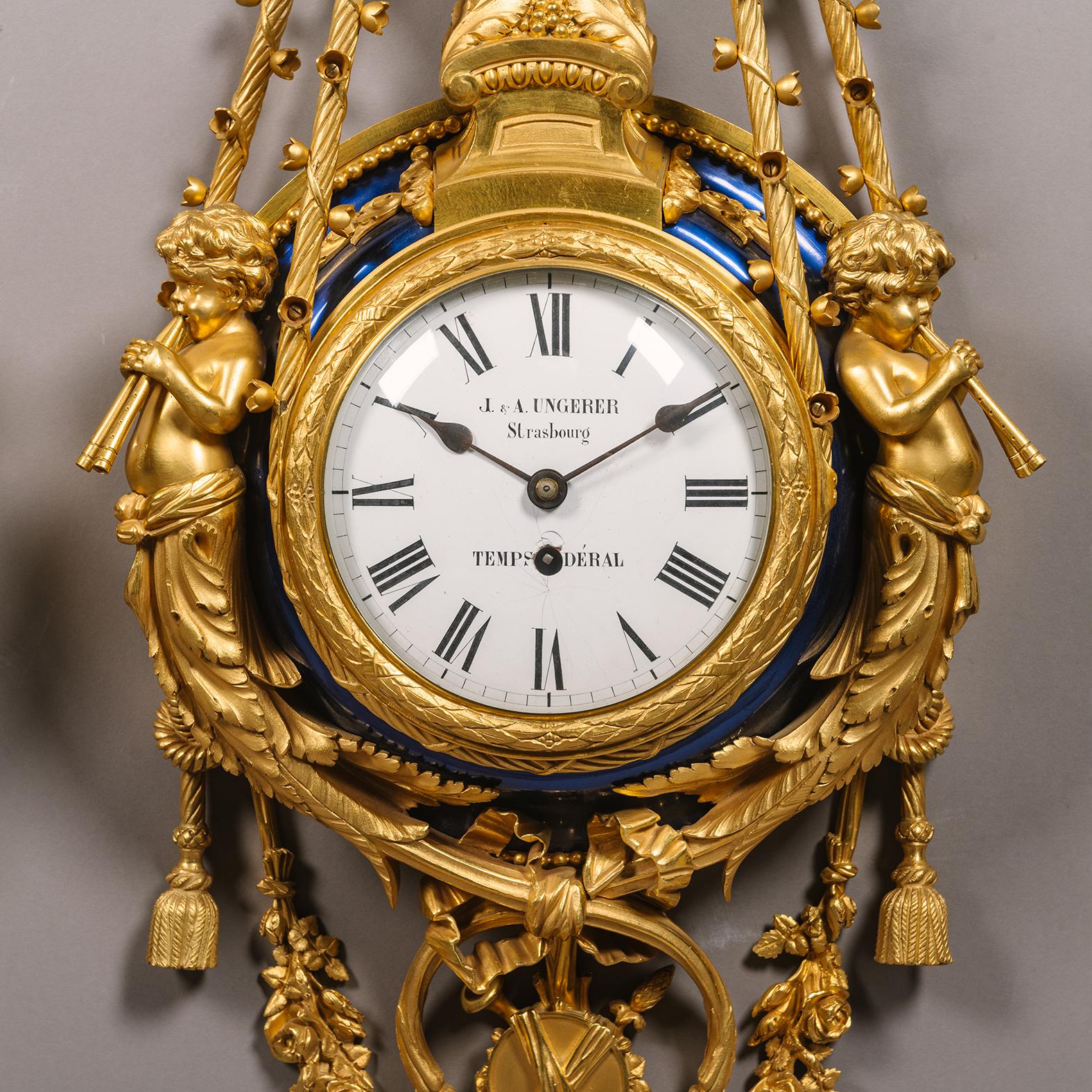 Français Horloge et baromètre à cartel en bronze doré et émail bleu de style Louis XVI en vente
