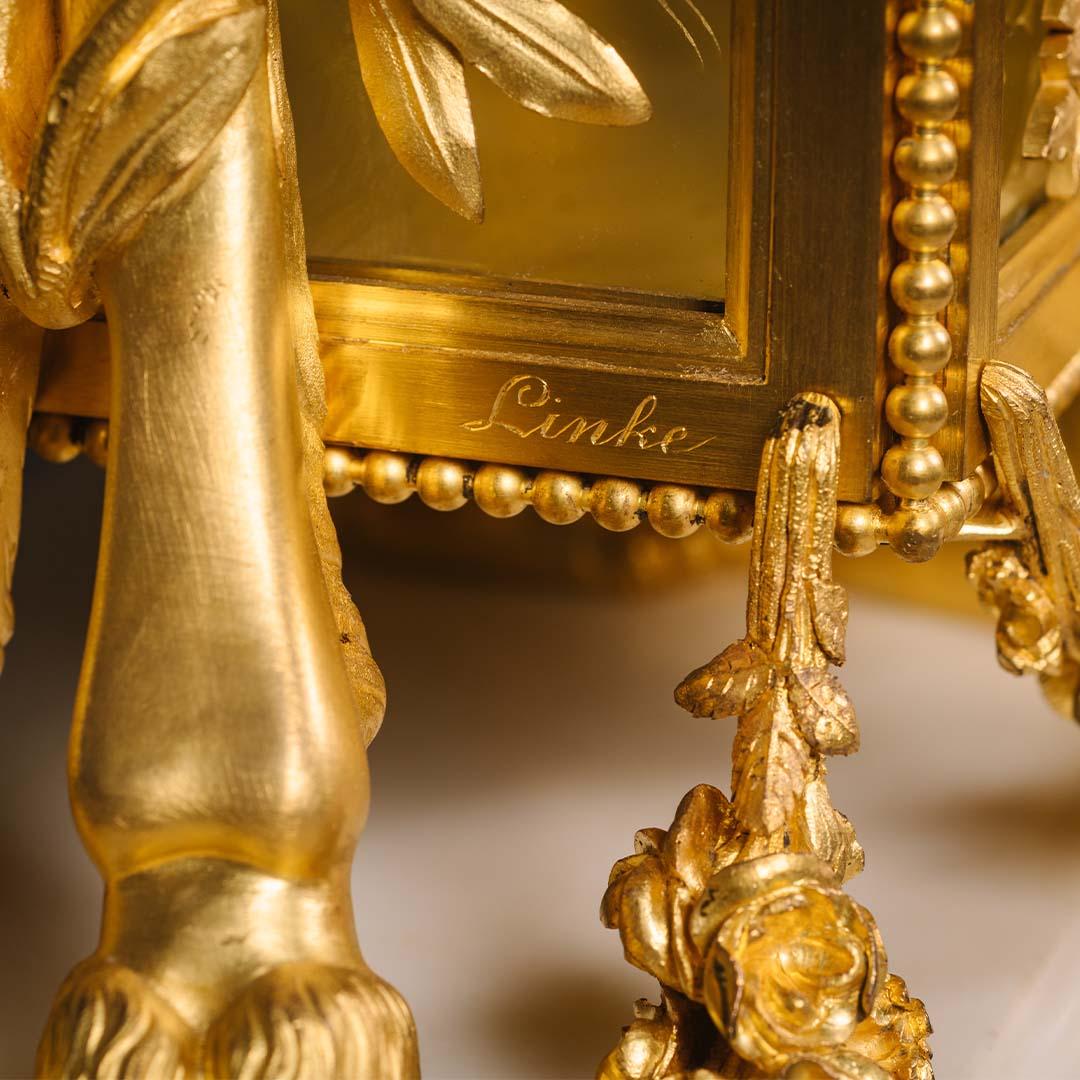 Kaminuhr aus vergoldeter Bronze und Glas im Louis-XVI-Stil von Francois Linke im Angebot 4