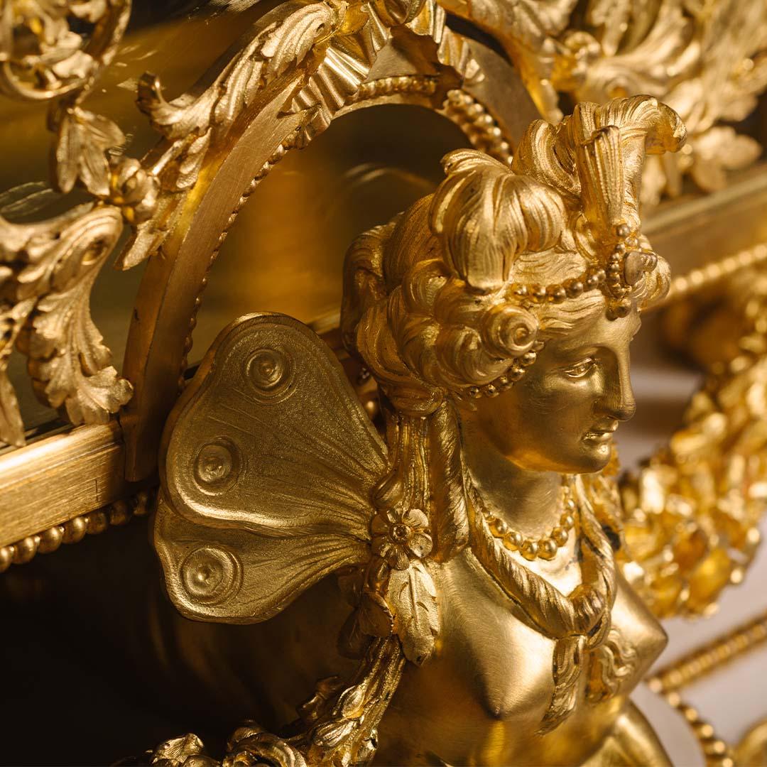 Kaminuhr aus vergoldeter Bronze und Glas im Louis-XVI-Stil von Francois Linke im Angebot 1