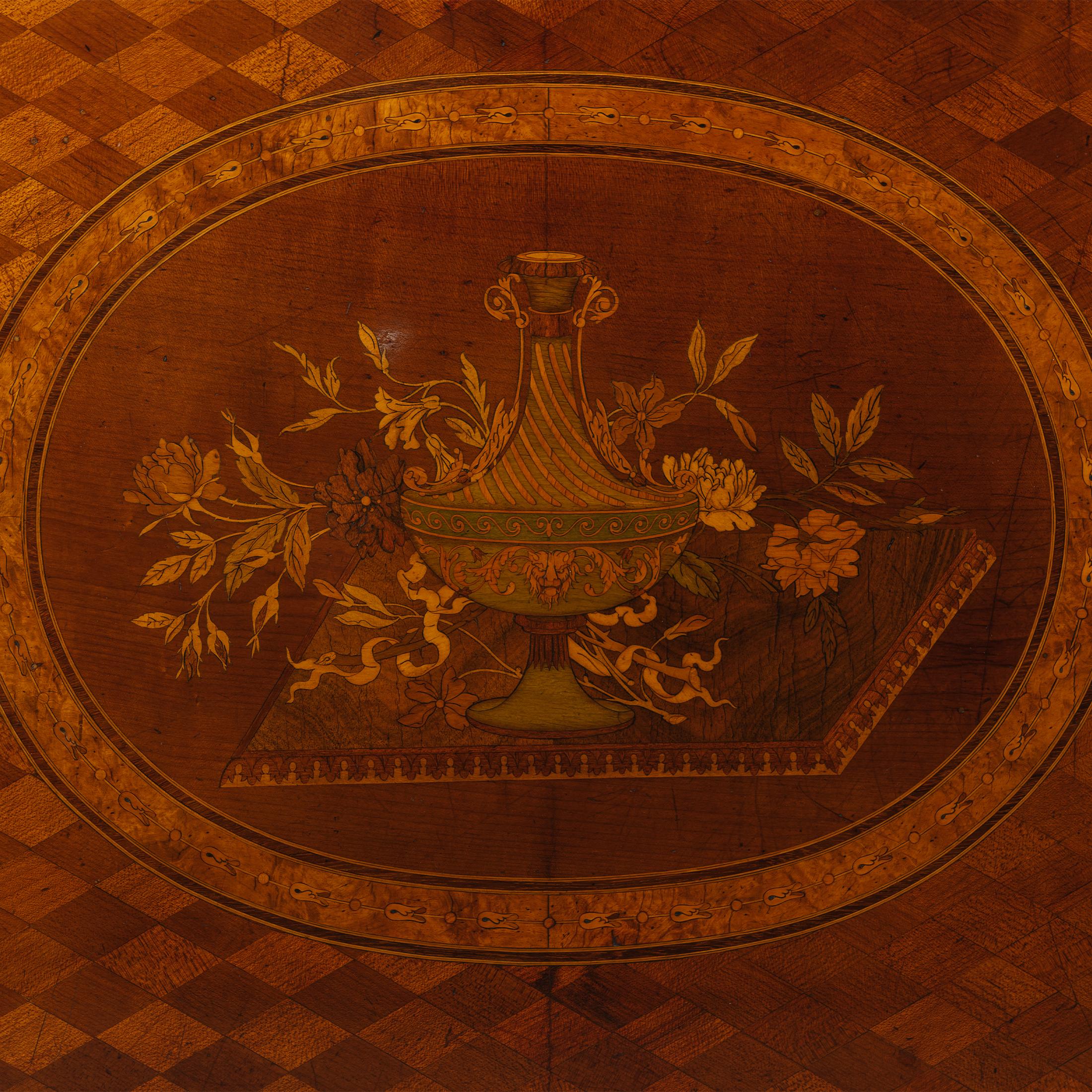 Table centrale de style Louis XVI en bronze doré et marqueterie en vente 3