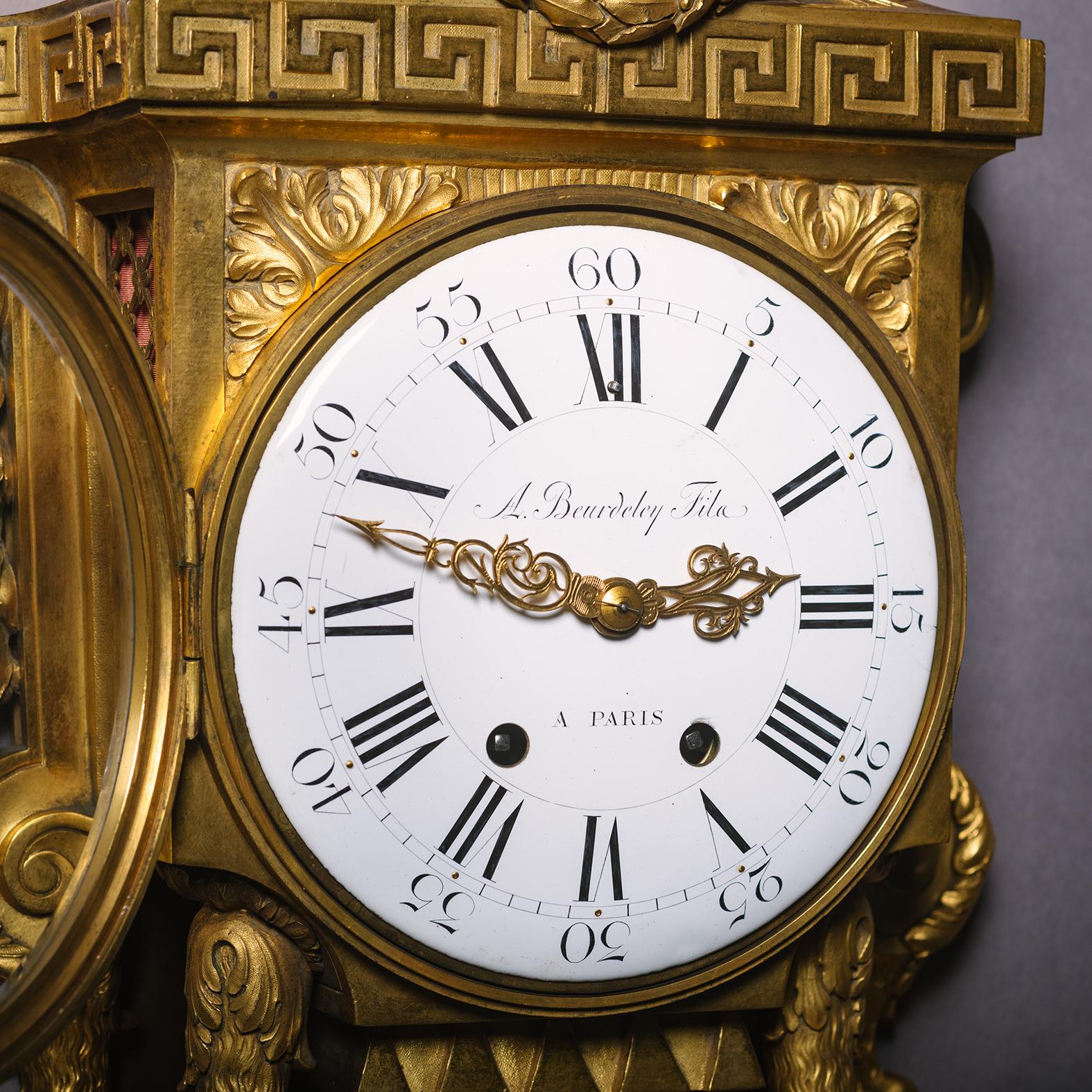 Francese Orologio di cartello in stile Luigi XVI in bronzo dorato, di Beurdeley in vendita