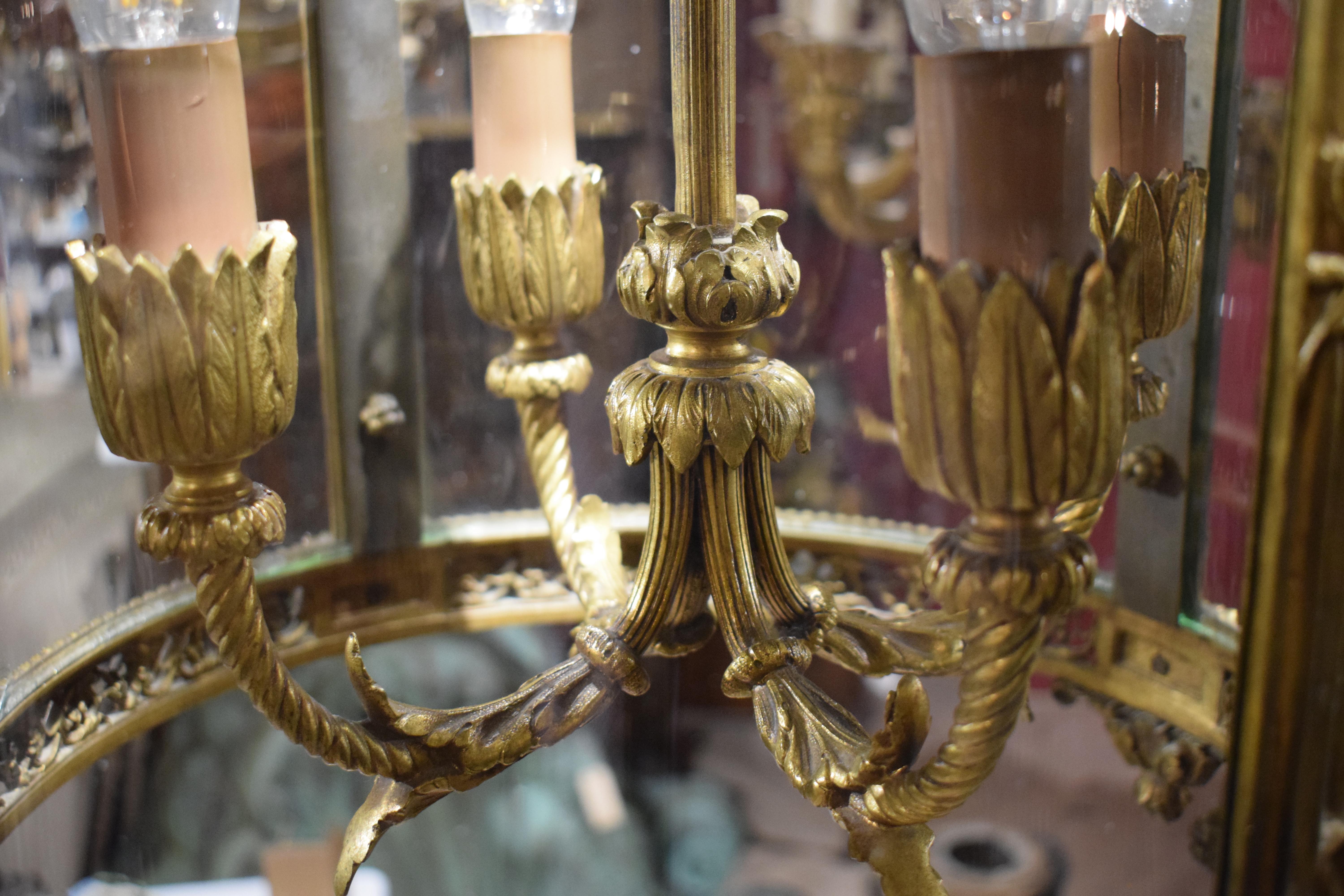 Zylindrische Laterne aus vergoldeter Bronze im Louis-XVI-Stil im Angebot 2