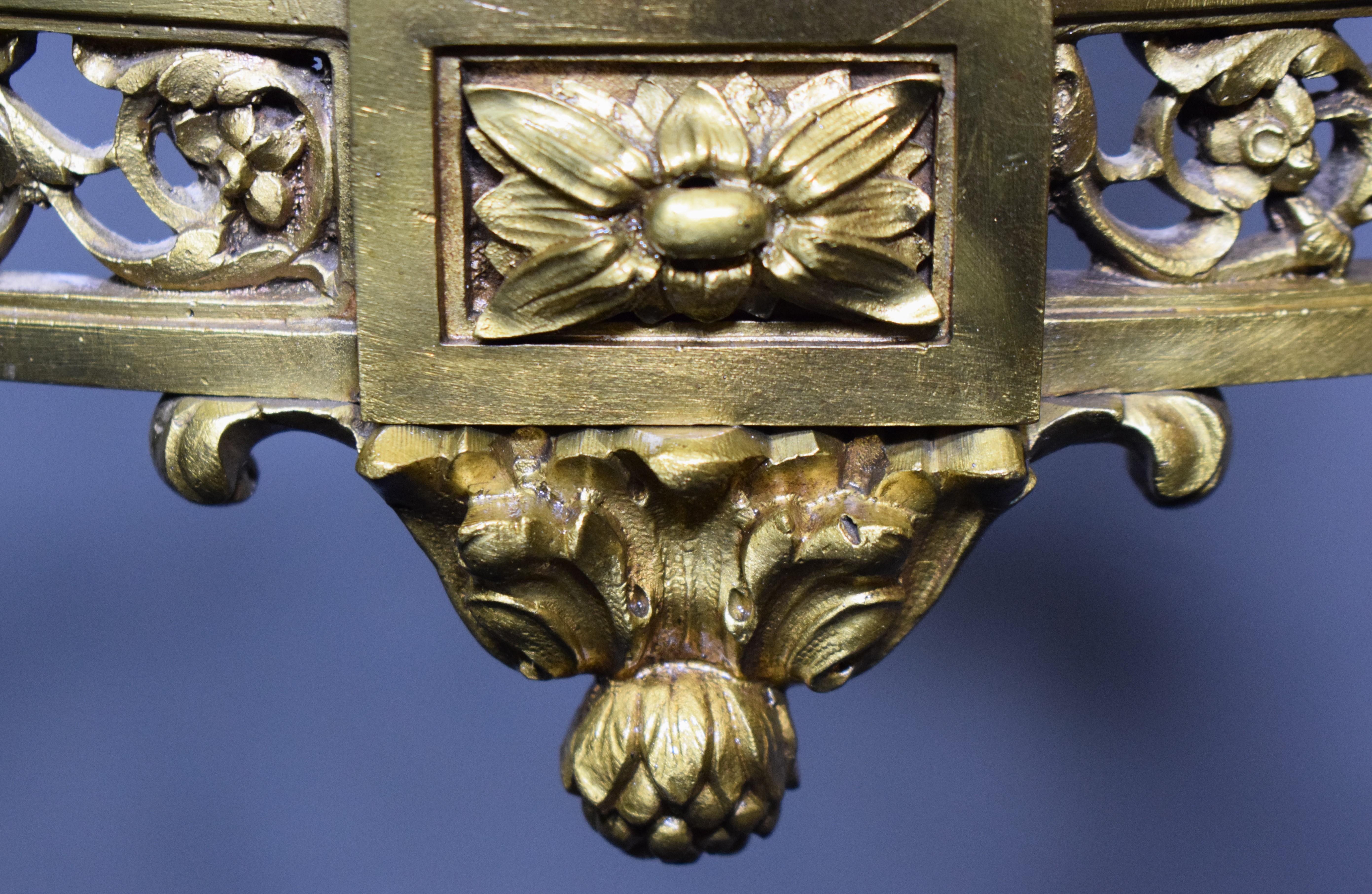Zylindrische Laterne aus vergoldeter Bronze im Louis-XVI-Stil im Angebot 3