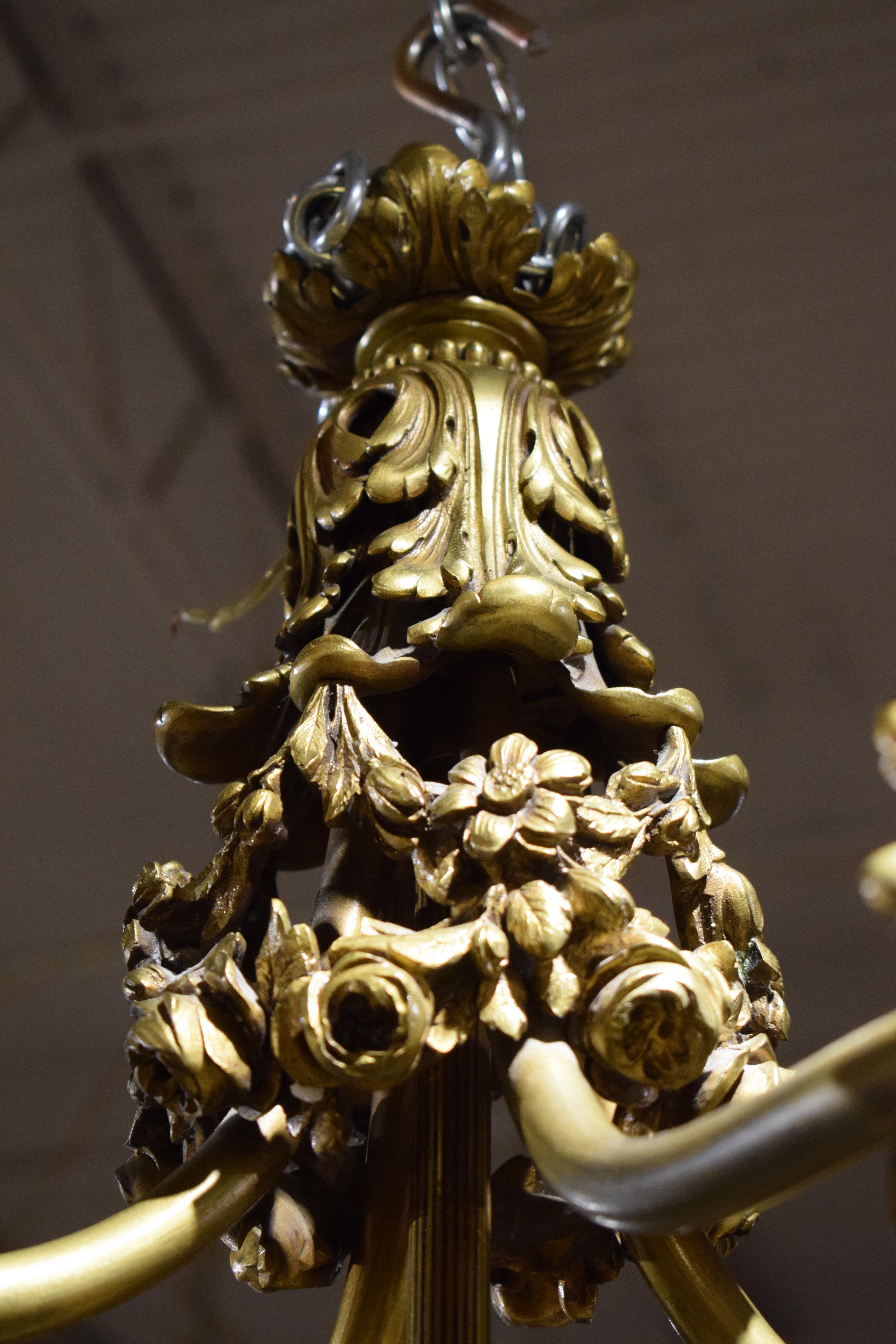 Lanterna cilindrica in bronzo dorato in stile Luigi XVI in vendita 5
