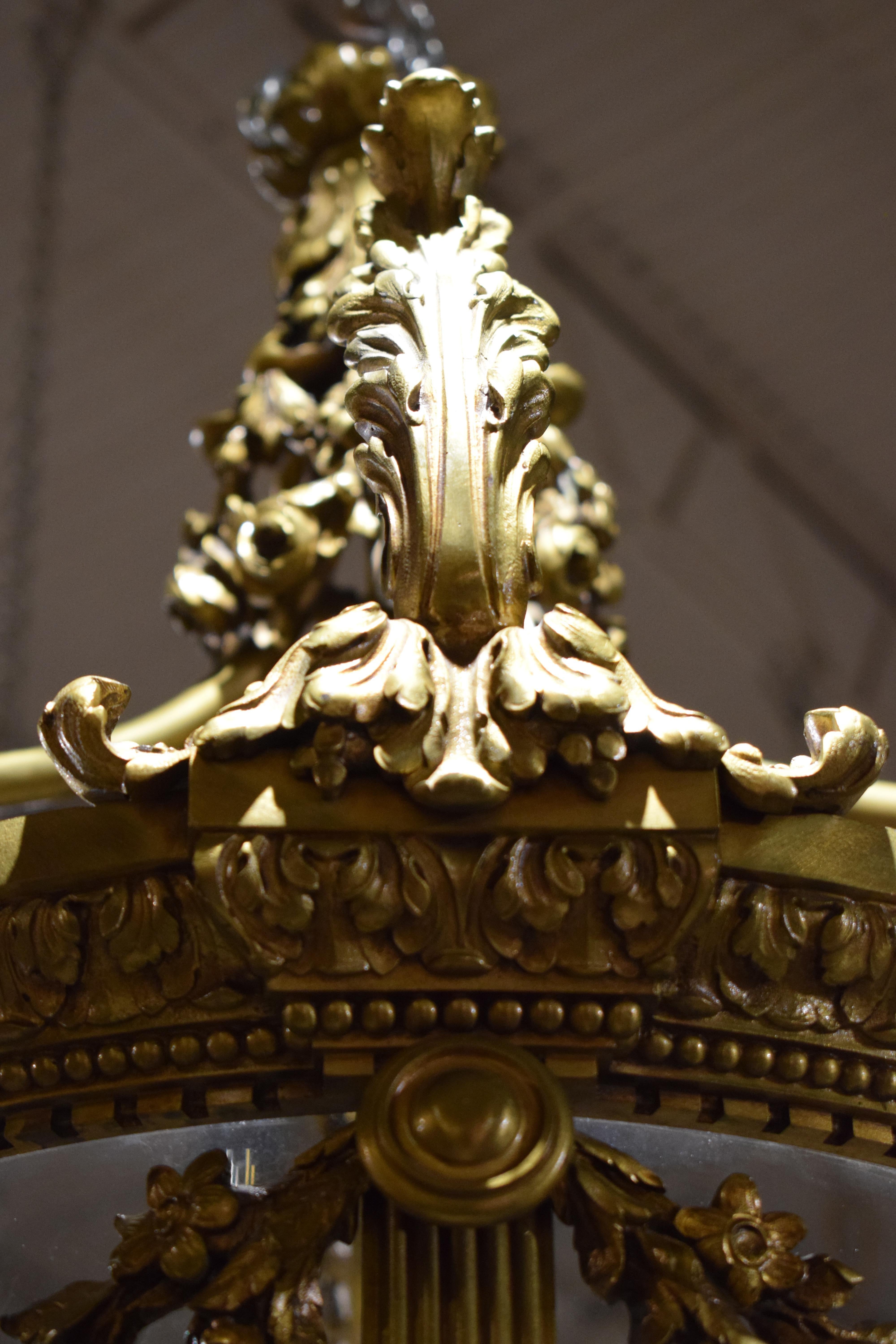 Zylindrische Laterne aus vergoldeter Bronze im Louis-XVI-Stil im Angebot 6