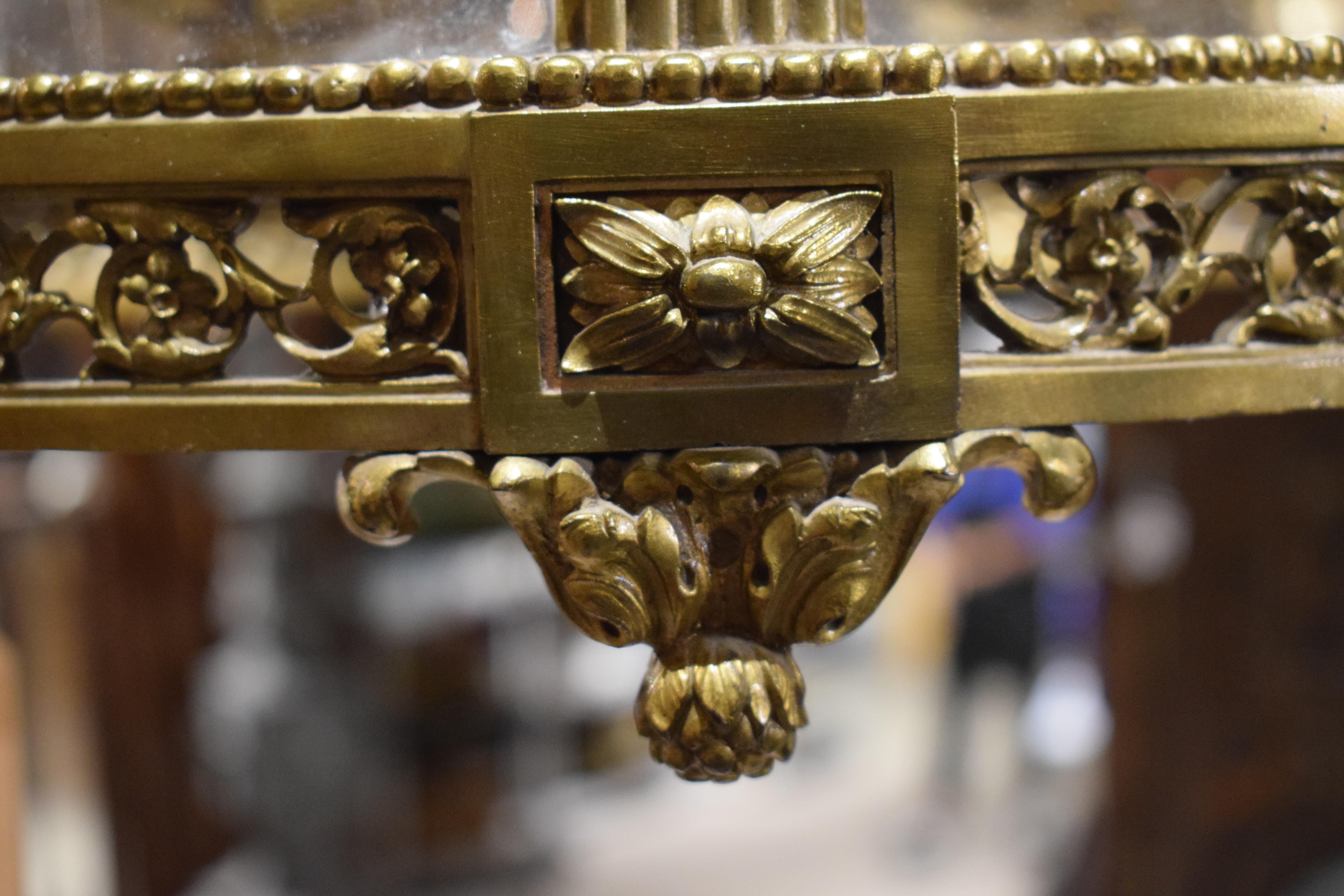 Zylindrische Laterne aus vergoldeter Bronze im Louis-XVI-Stil im Angebot 7