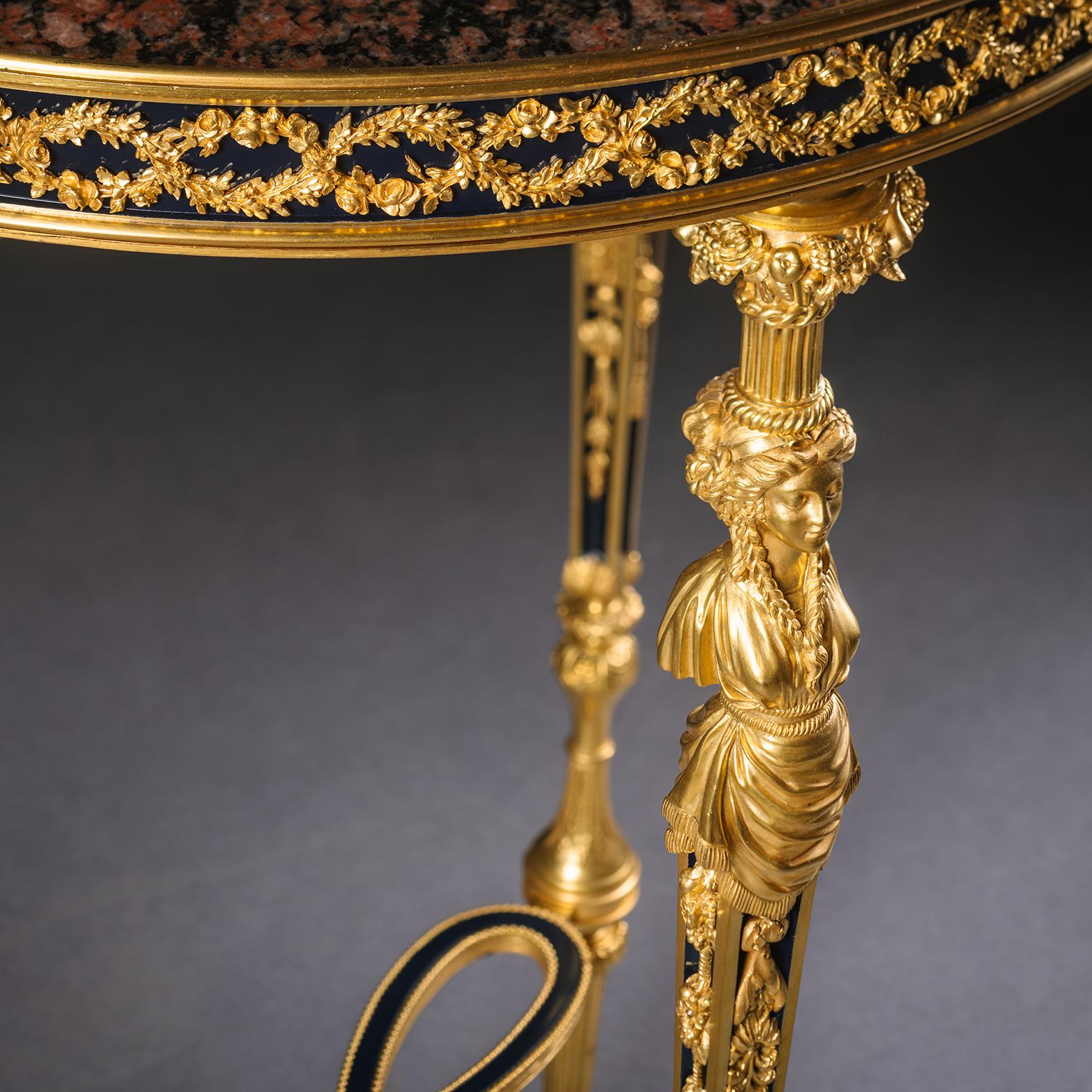 Doré Gueridon en bronze doré de style Louis XVI à la manière d'Adam Weisweiler en vente