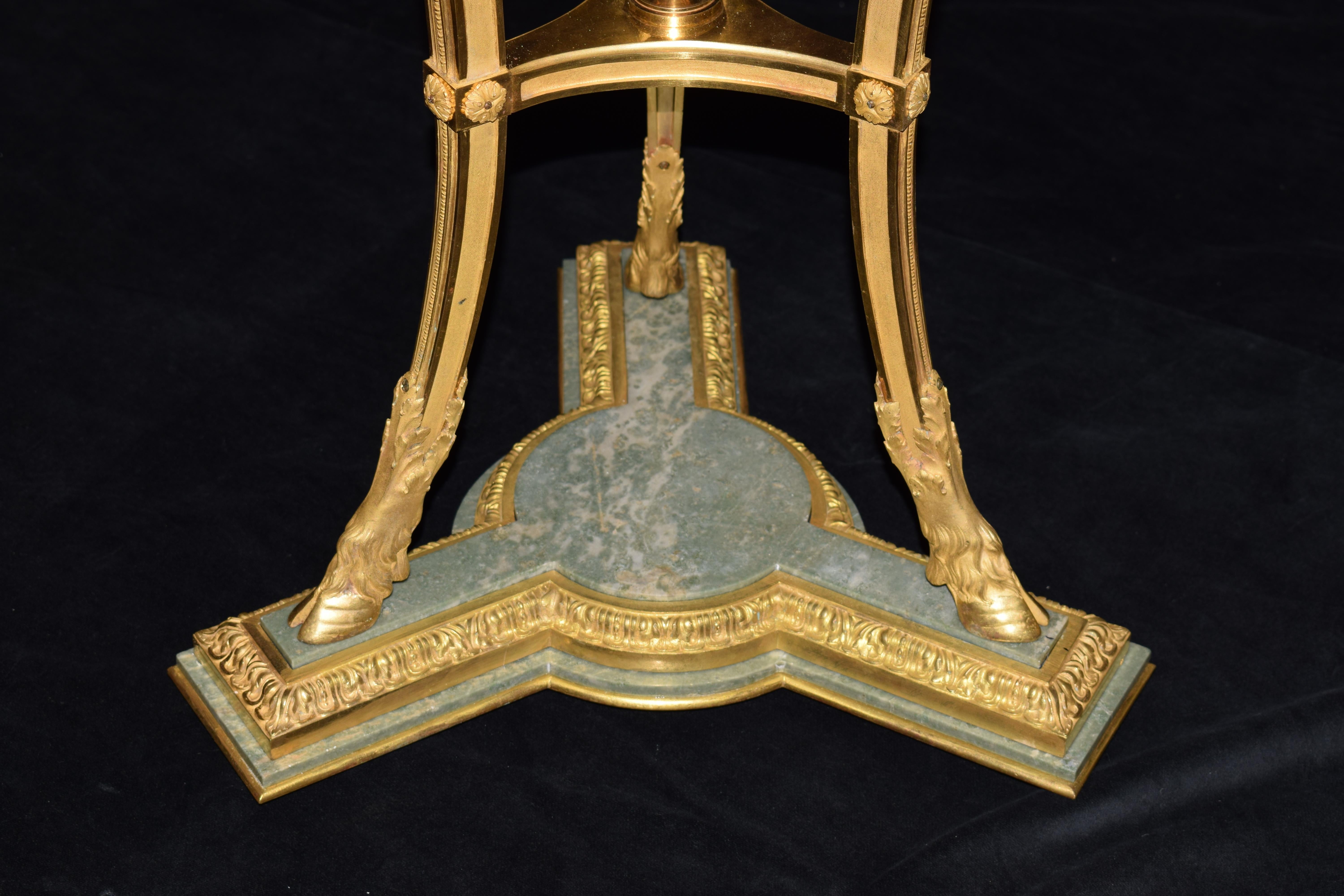 Vergoldete Bronze und Marmor Guridon im Stil Louis XVI. (Spätes 19. Jahrhundert) im Angebot