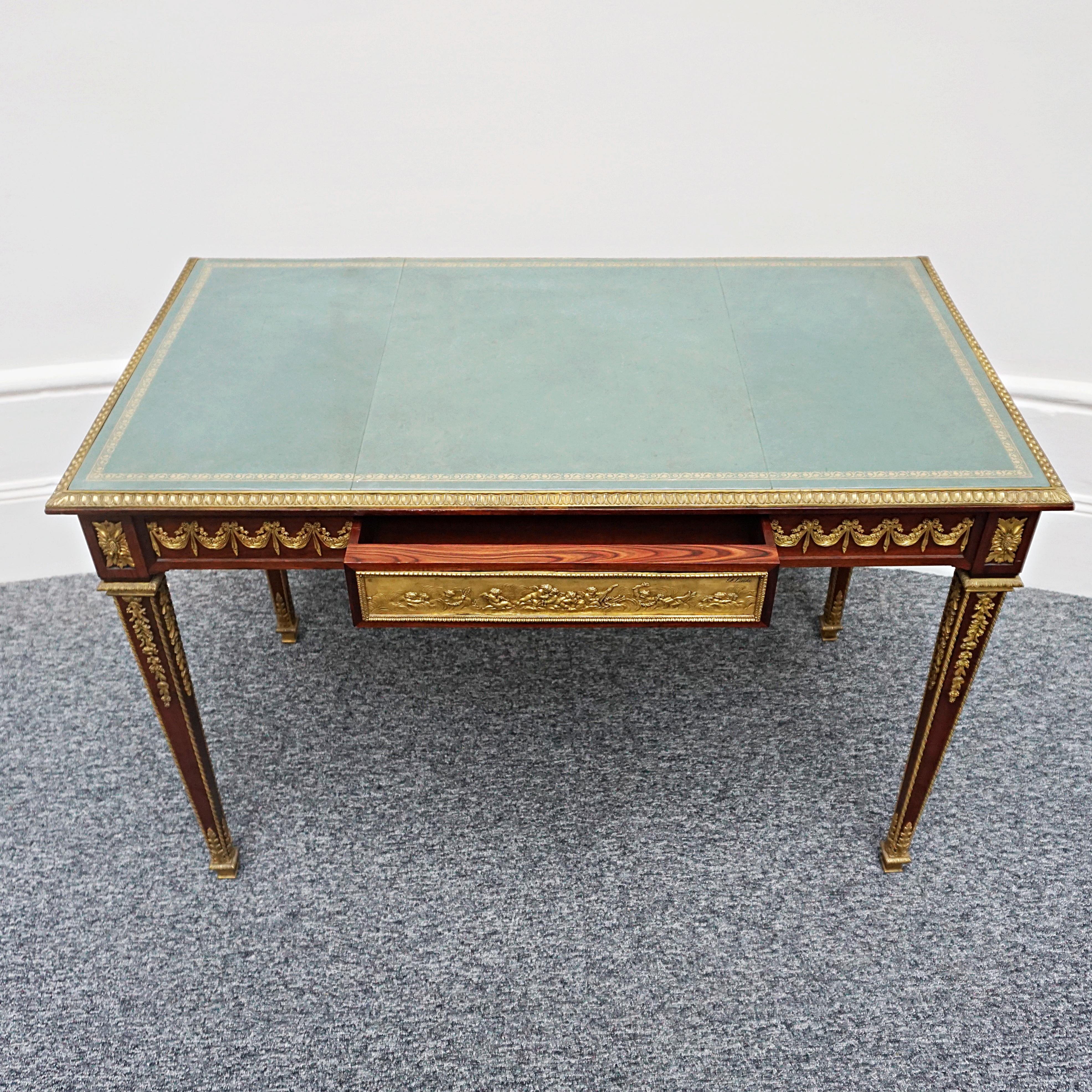 Table à écrire de style Louis XVI en bois de violette montée sur bronze doré par Francois Linke en vente 5