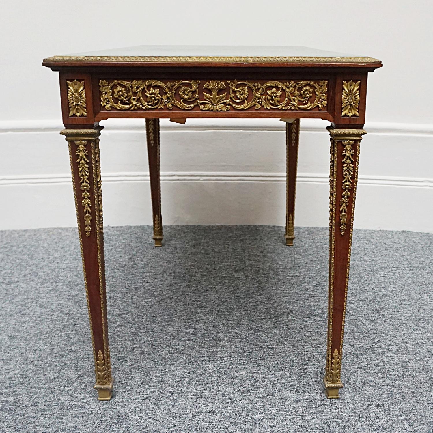 Table à écrire de style Louis XVI en bois de violette montée sur bronze doré par Francois Linke en vente 12