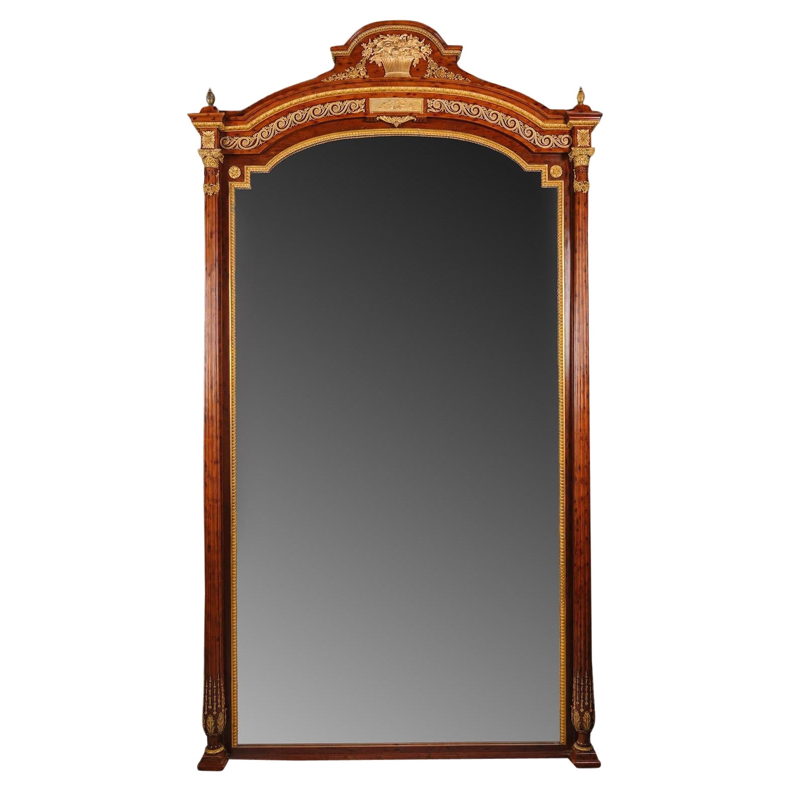 Miroir en acajou monté en bronze doré de style Louis XVI