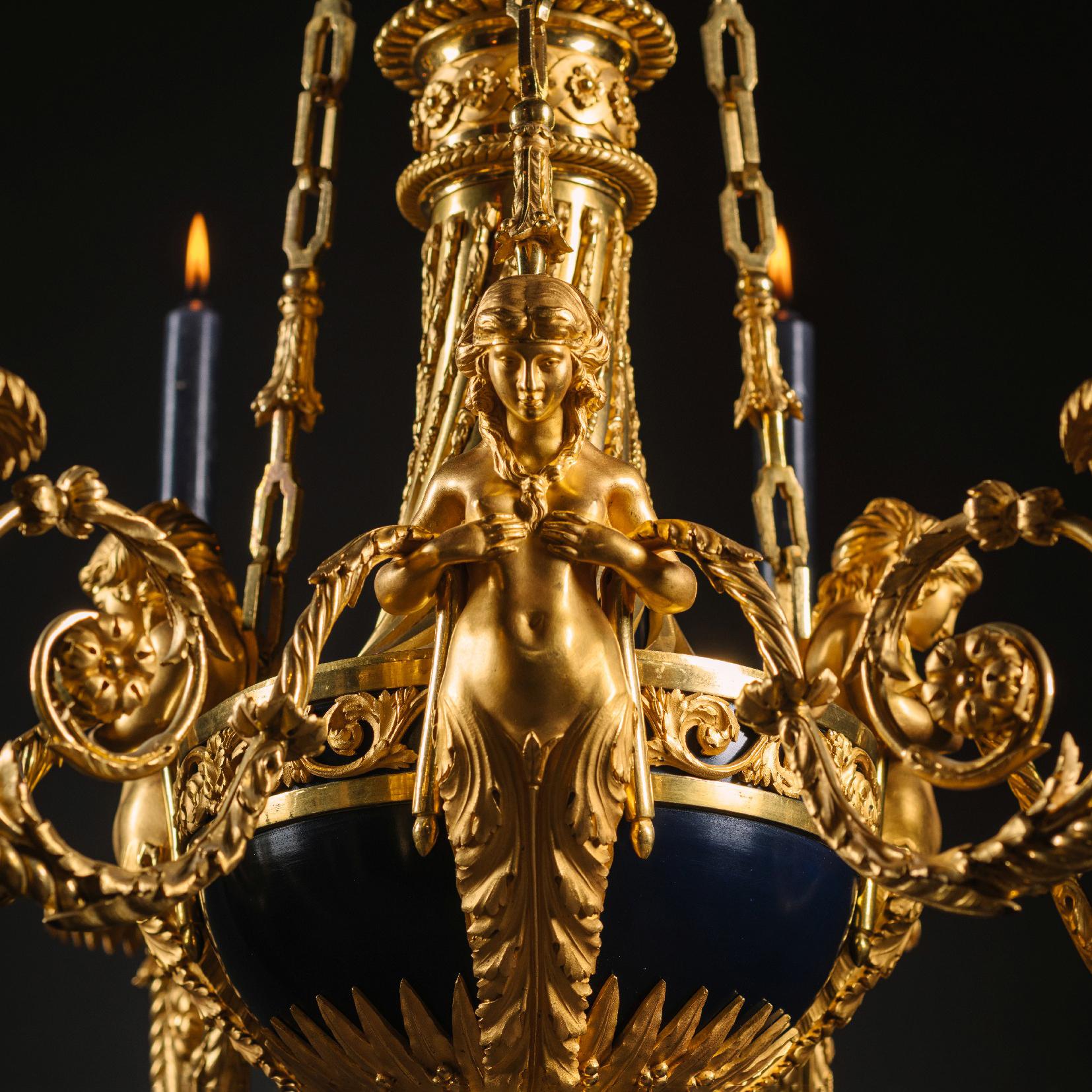 Sechs-Licht-Kronleuchter aus vergoldeter Bronze im Louis-XVI.-Stil ''aux Termes'' (19. Jahrhundert) im Angebot