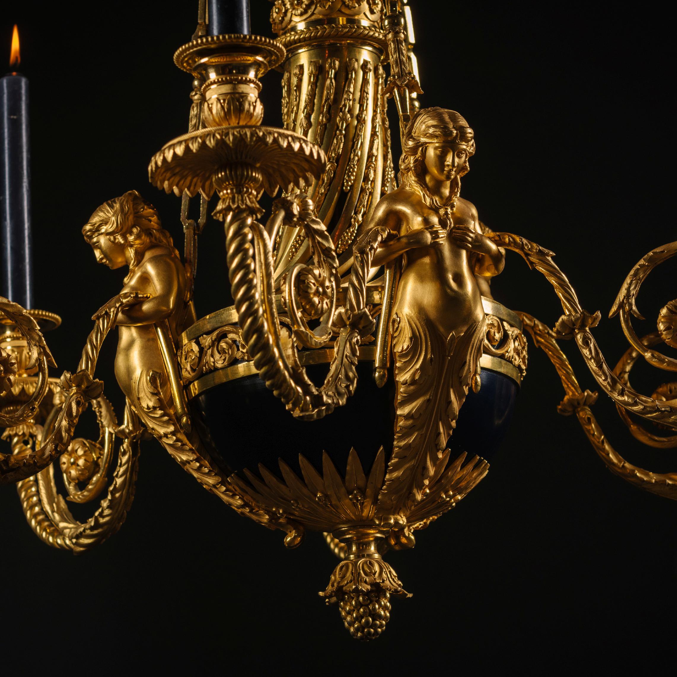 Sechs-Licht-Kronleuchter aus vergoldeter Bronze im Louis-XVI.-Stil ''aux Termes'' im Angebot 2
