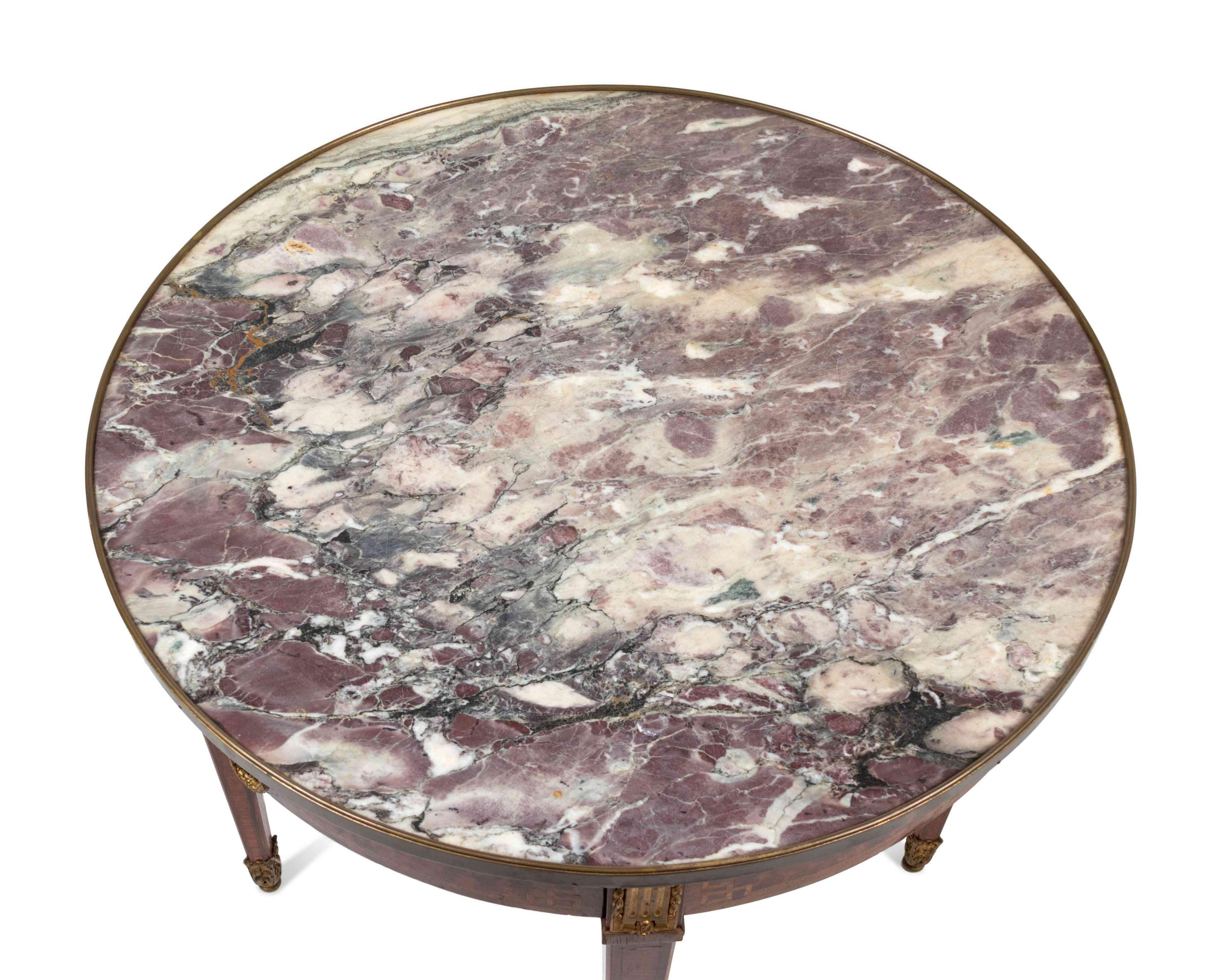 Bouillotte-Tisch mit Intarsien und Marmorplatte im Stil Louis XVI (Louis XVI.) im Angebot
